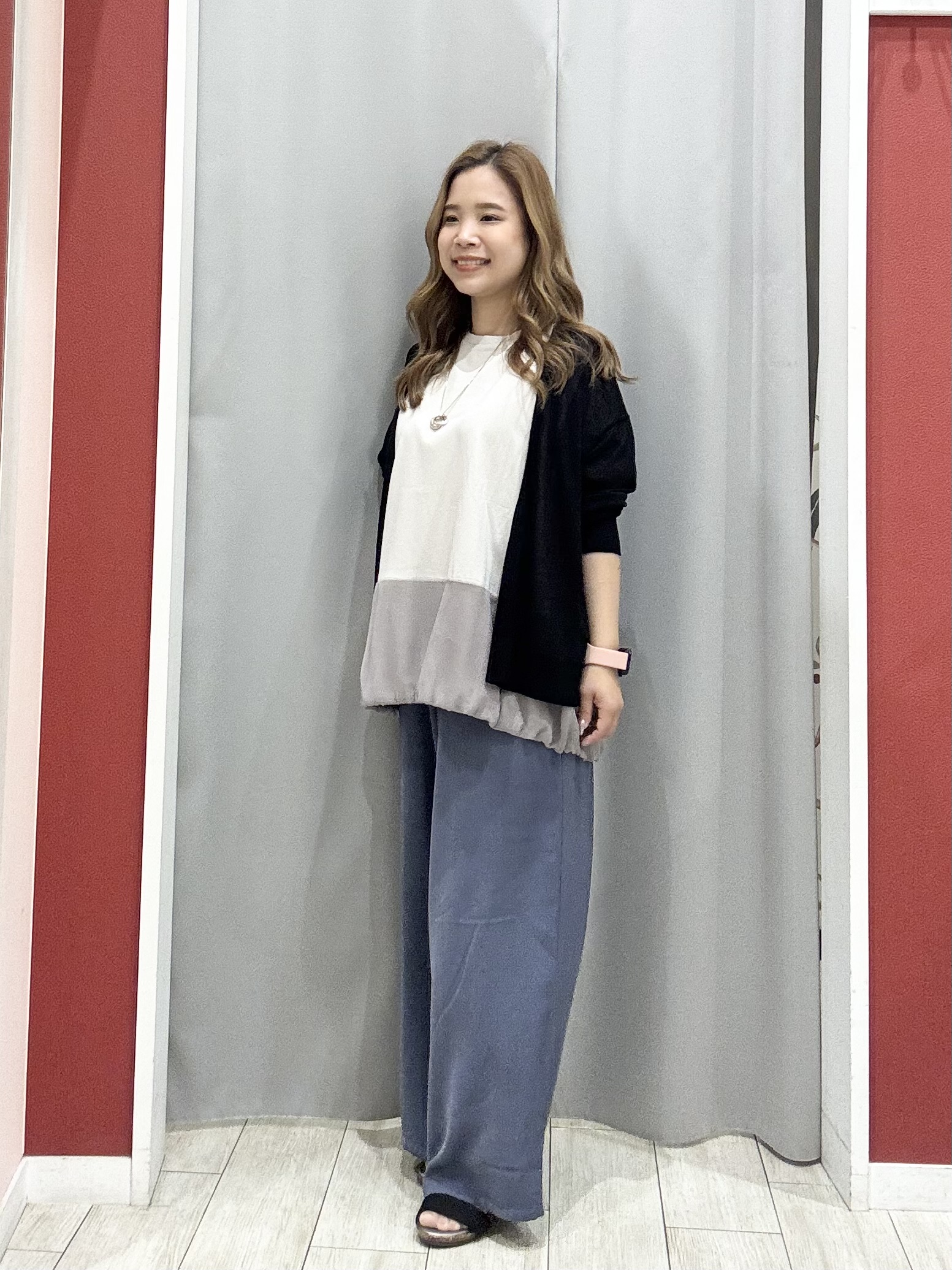 shioさんの「SHOO･LA･RUE｜【ひんやり/洗濯機可/S-LL】オンにもオフにも マルチに使えるボタンレスカーディガン」を使ったコーディネート