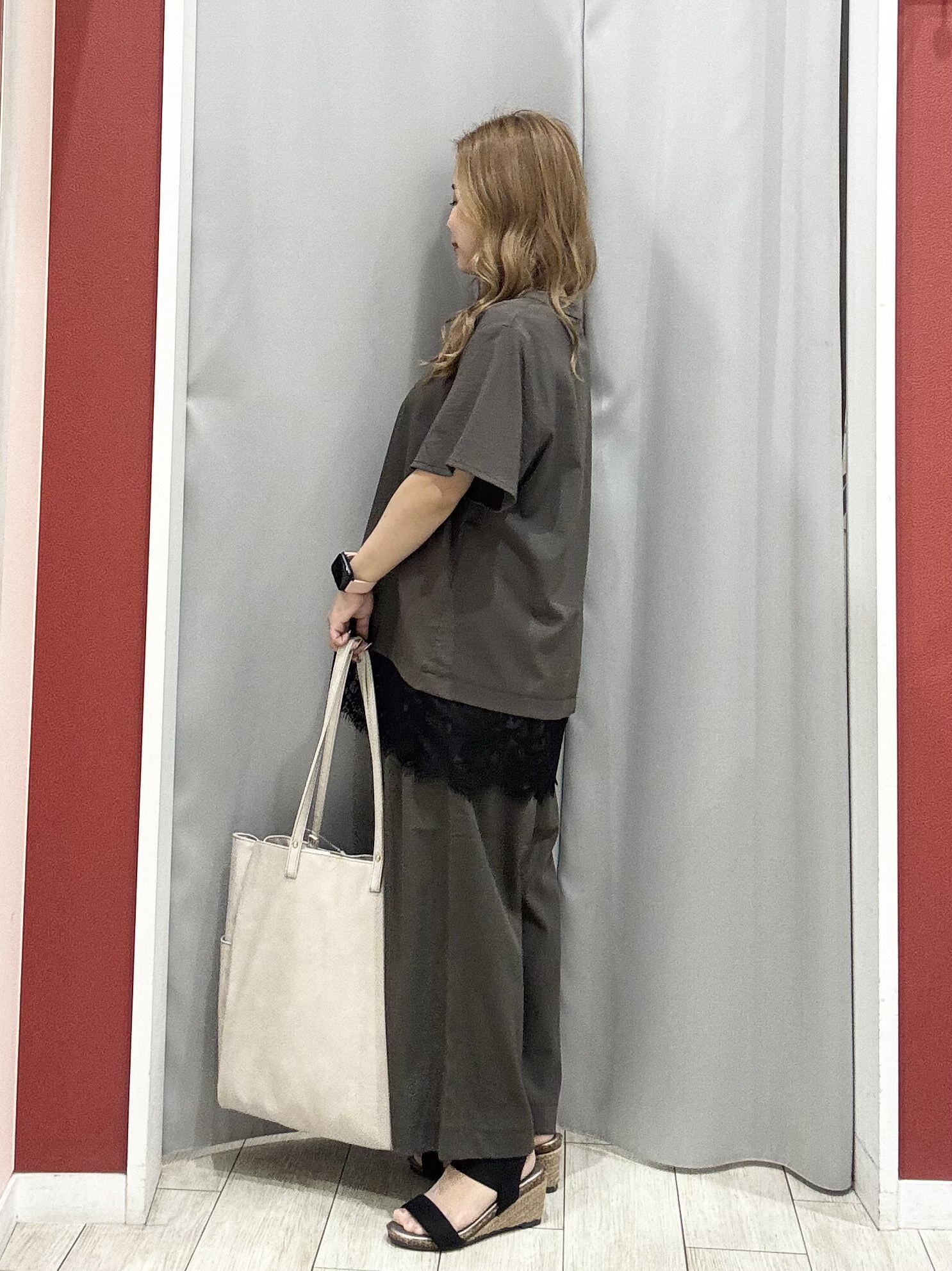 shioさんの「SHOO･LA･RUE｜【S-LL/洗濯機可】軽凛(かろりん)ひんやり スキッパー裾レースブラウス」を使ったコーディネート
