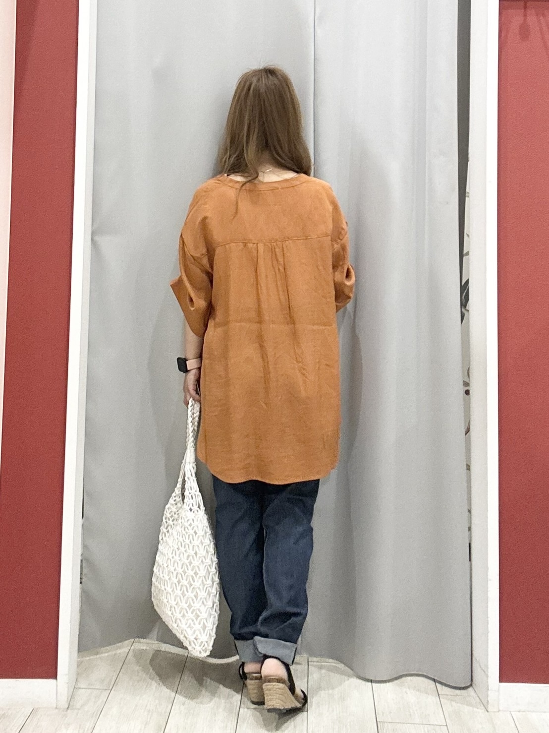 shioさんの「SHOO･LA･RUE｜【ひんやり/UV】お袖の長さが調整出来る シャーリングスキッパーブラウス」を使ったコーディネート