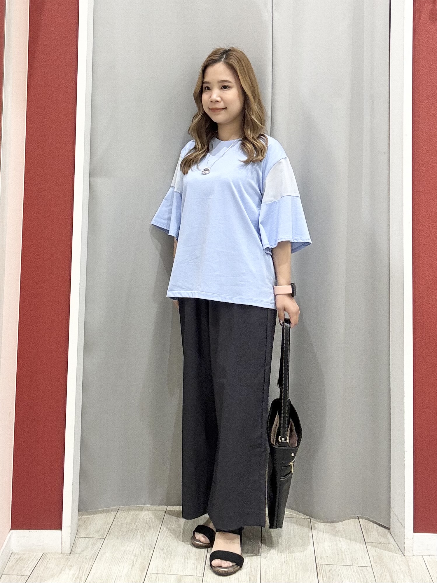 shioさんの「SHOO･LA･RUE｜【ひんやり/洗濯機可/S-LL】程よいVネックですっきり魅せる ジップアップ 7分袖シアーカーディガ」を使ったコーディネート