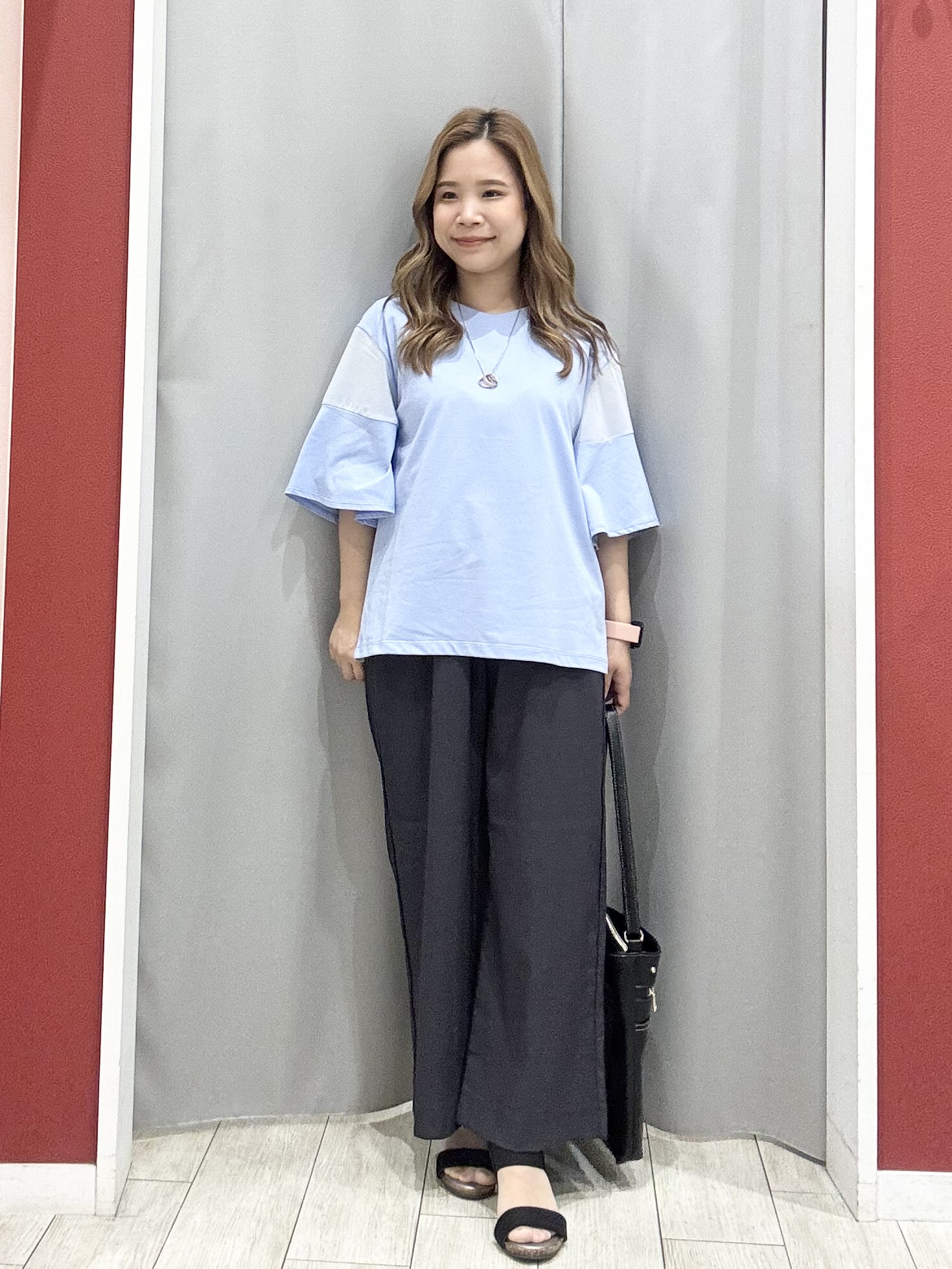 shioさんの「SHOO･LA･RUE｜【ひんやり/洗濯機可/S-LL】程よいVネックですっきり魅せる ジップアップ 7分袖シアーカーディガ」を使ったコーディネート