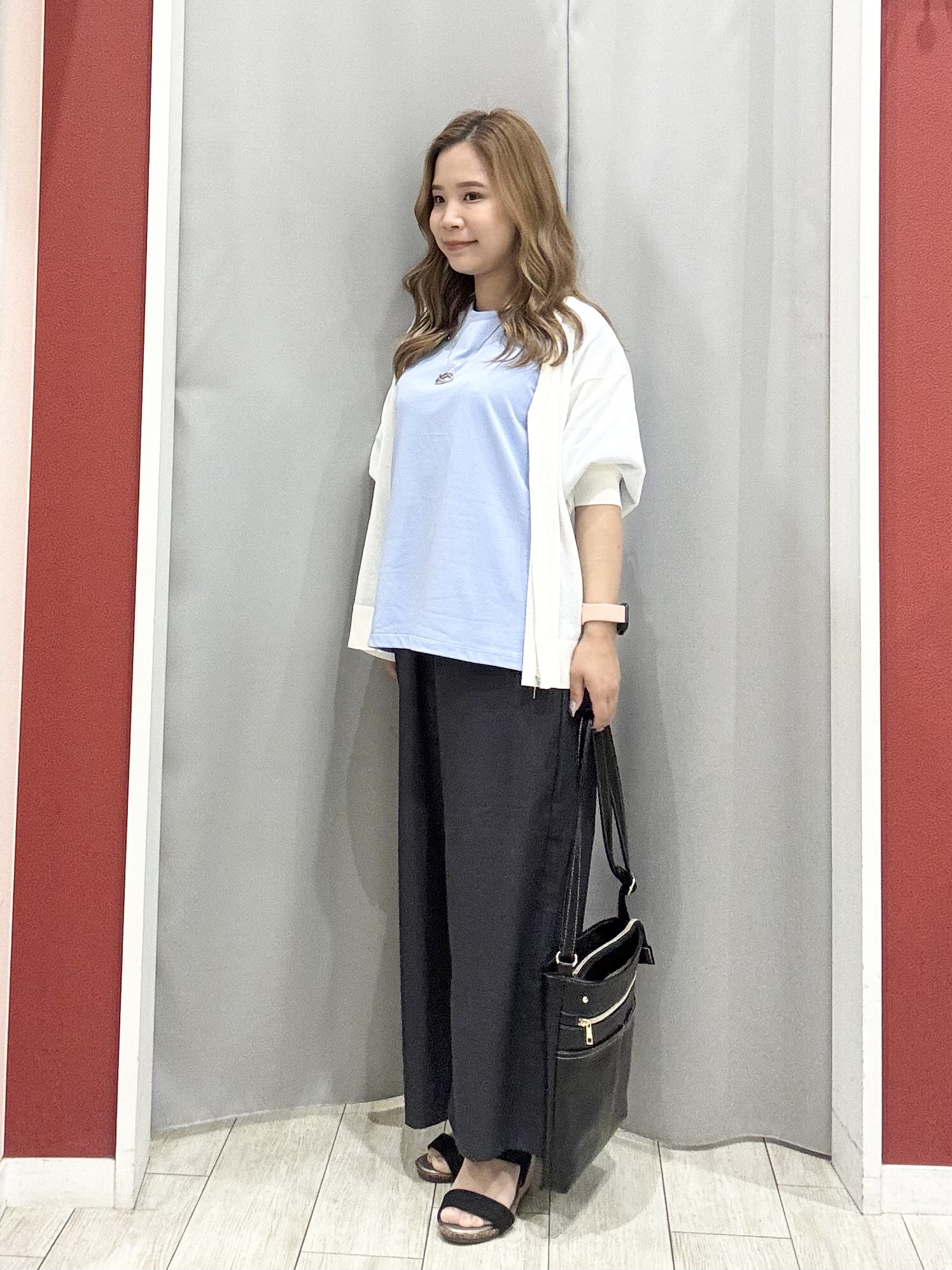 shioさんの「SHOO･LA･RUE｜【ひんやり/洗濯機可/S-LL】程よいVネックですっきり魅せる ジップアップ 7分袖シアーカーディガ」を使ったコーディネート