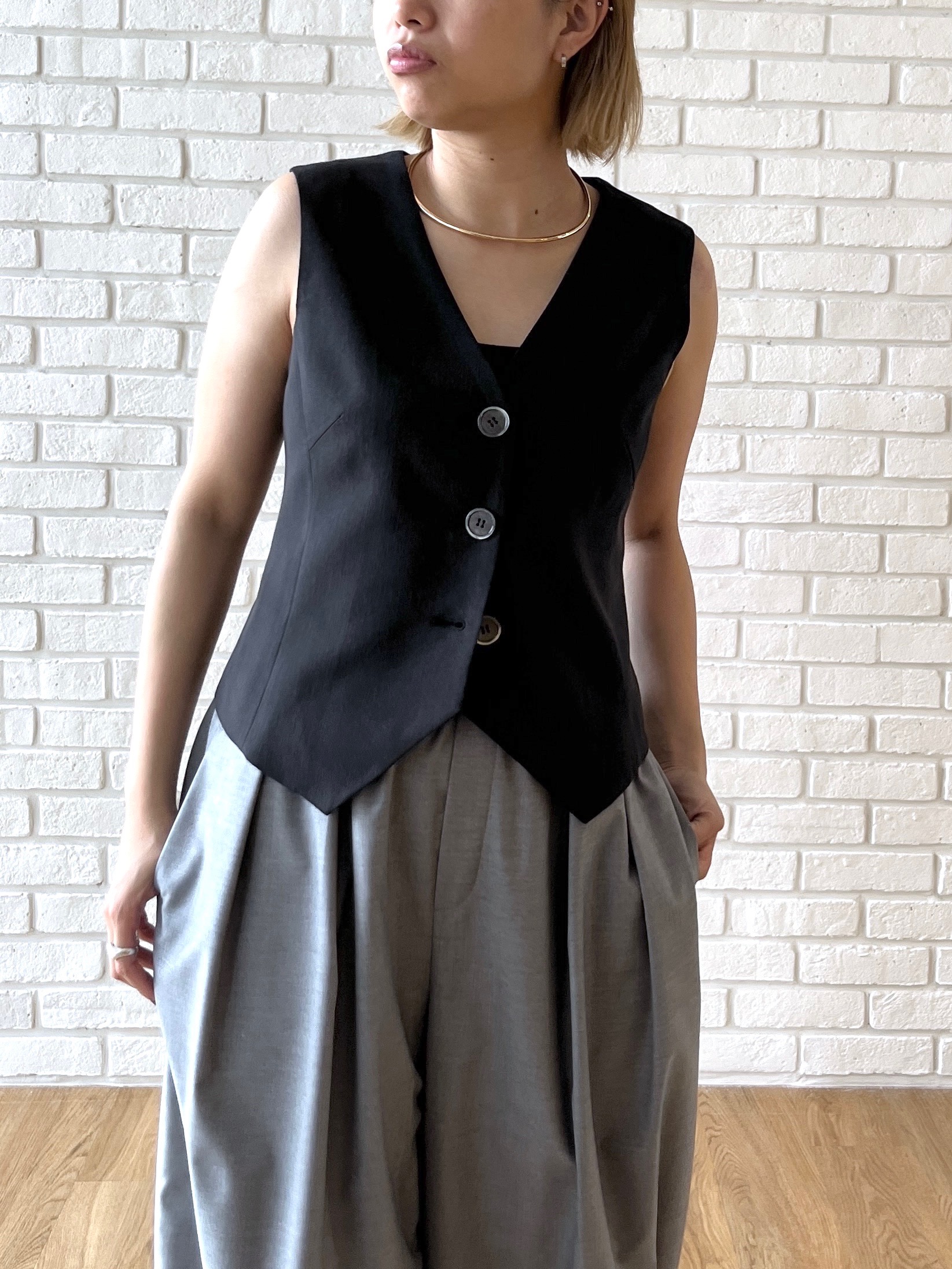 Harukaさんの「INDIVI｜リネンショートジレ」を使ったコーディネート