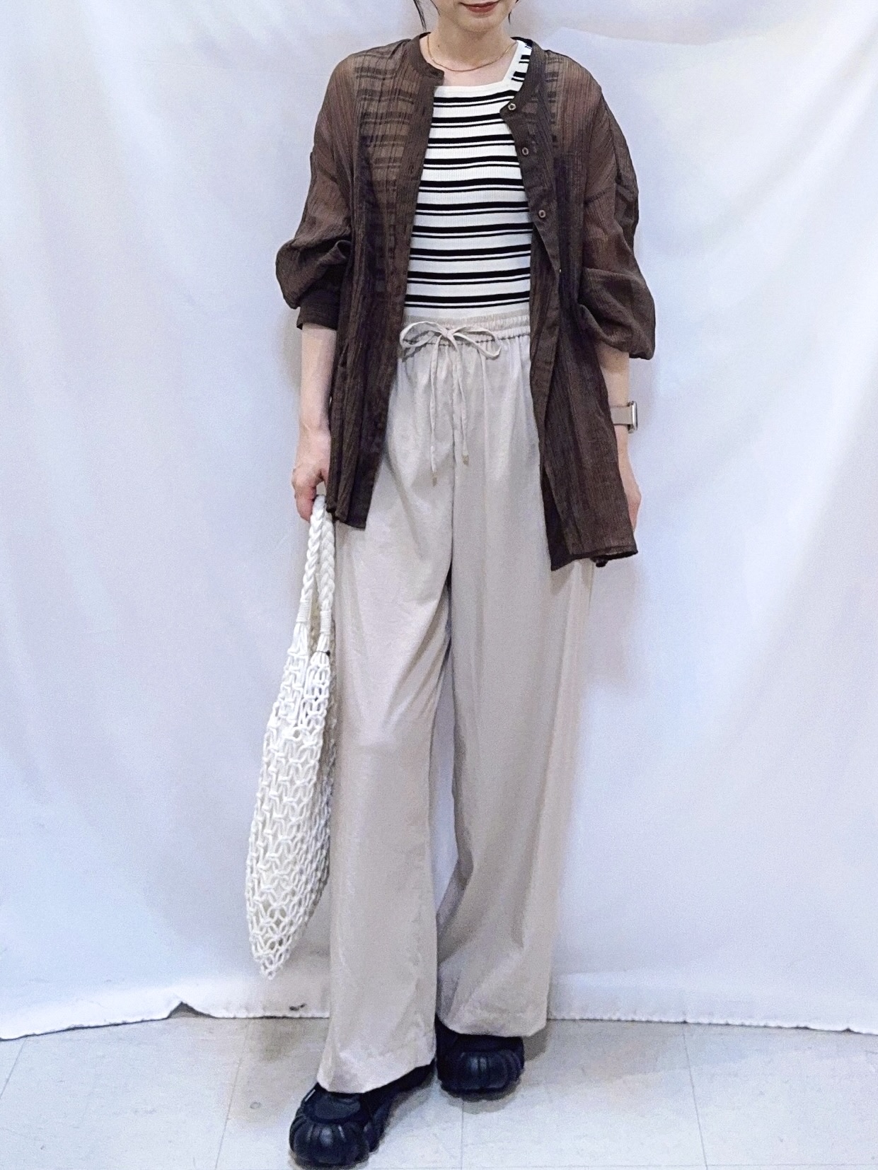𝐇𝐢𝐫𝐨𝐦𝐢さんの「SHOO･LA･RUE｜【S-LL】大人のシアー感 風合い楽しむバンドカラーシャツ」を使ったコーディネート