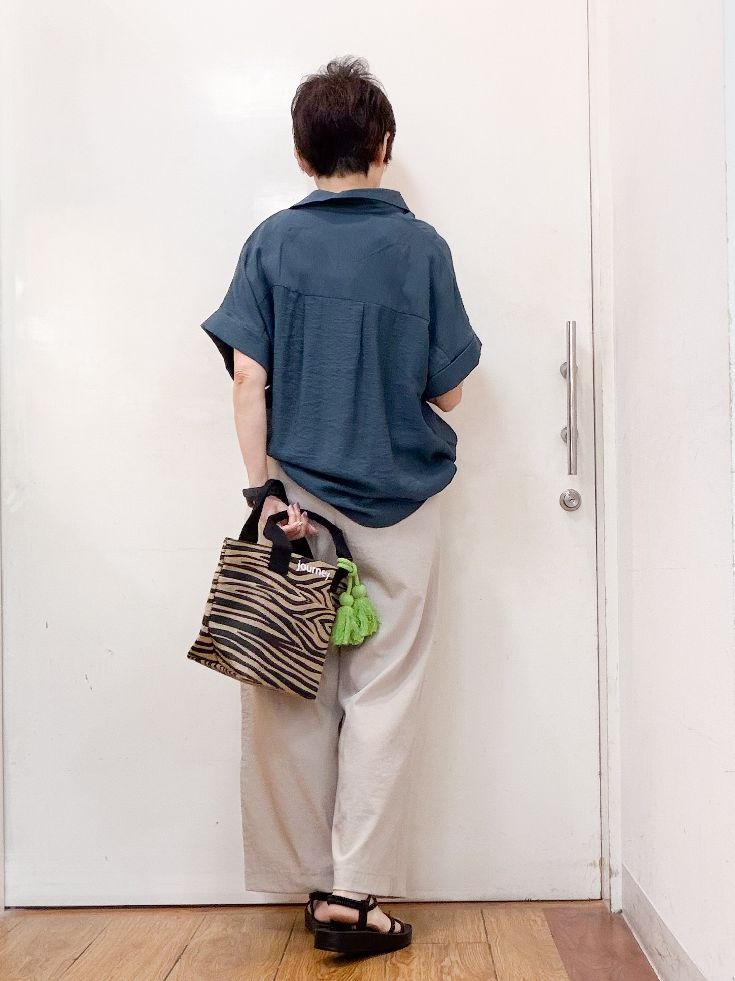 みぃさんの「SHOO･LA･RUE｜【ひんやり/S-LL/洗濯機可】インせず着られる 裾タック スキッパーシャツ」を使ったコーディネート