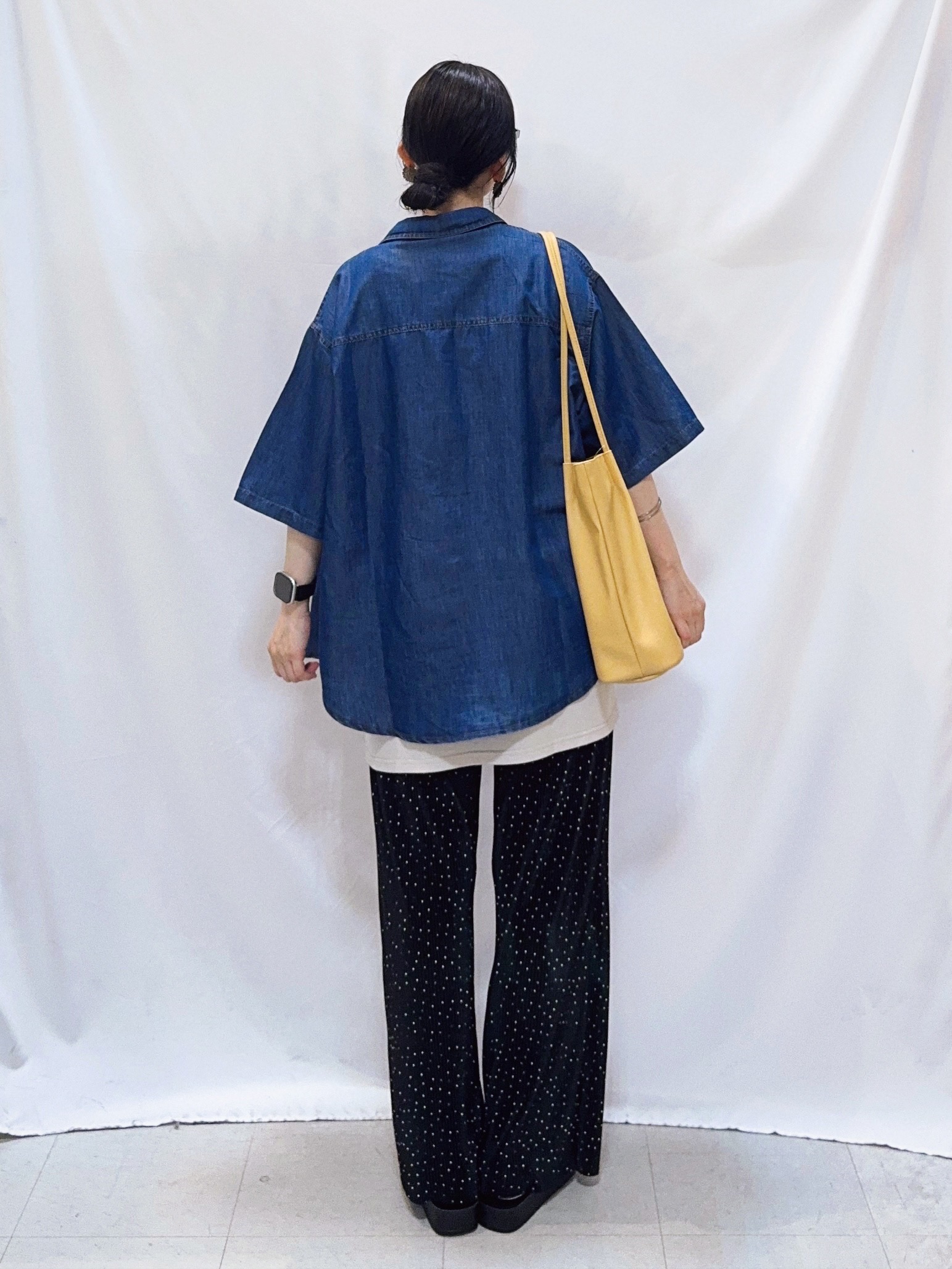𝐇𝐢𝐫𝐨𝐦𝐢さんの「SHOO･LA･RUE｜【セットアップ可/S-LL】ライトオンスデニム 5分袖シャツ」を使ったコーディネート