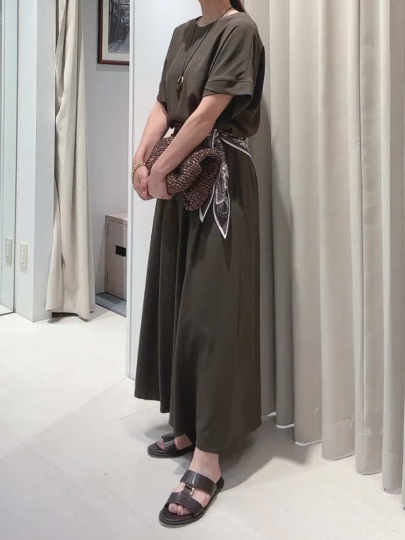 tomoさんの「UNTITLED｜【前後2WAY/はっ水/セットアップ可】リラクシーフレンチスリーブブラウス」を使ったコーディネート