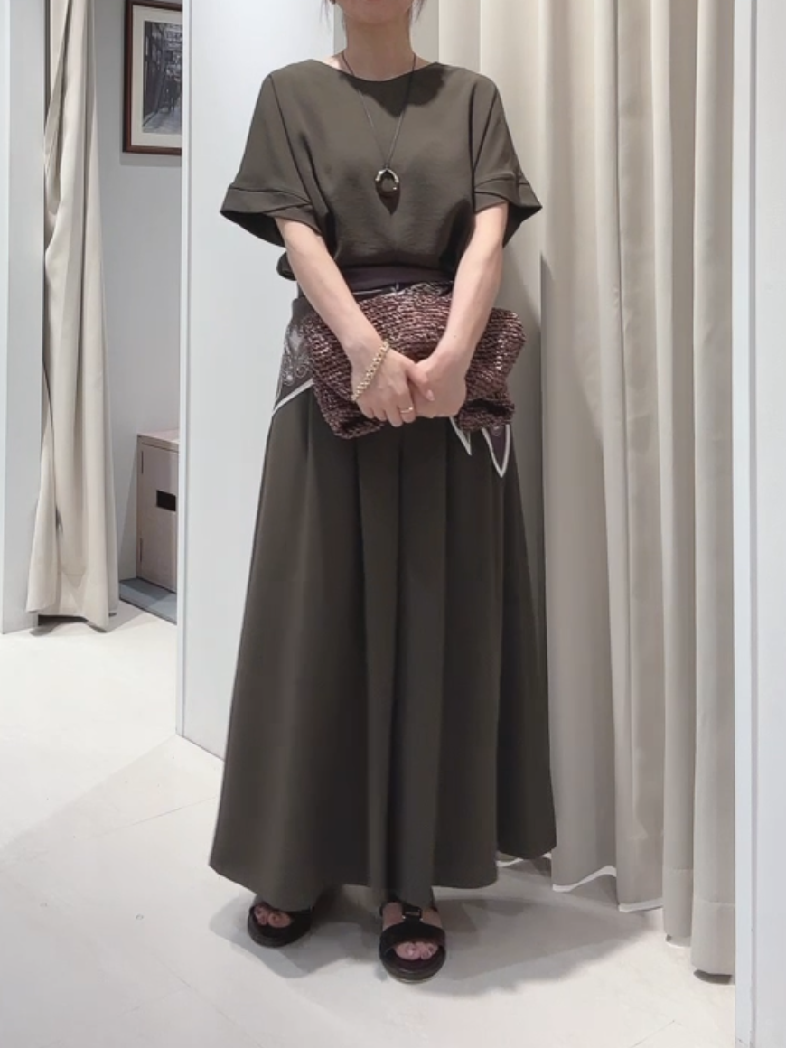 tomoさんの「UNTITLED｜【前後2WAY/はっ水/セットアップ可】リラクシーフレンチスリーブブラウス」を使ったコーディネート