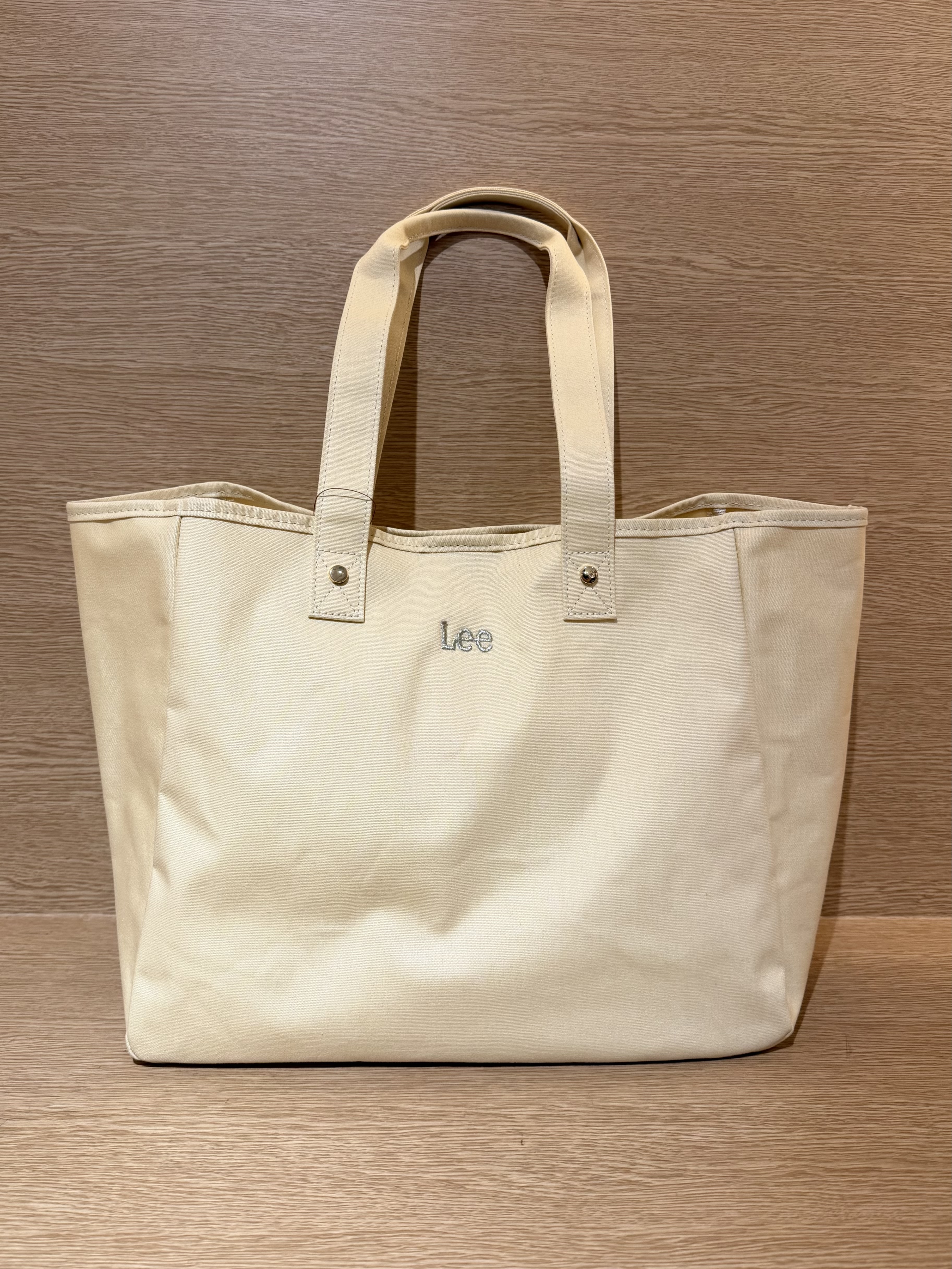 みーさんの「grove｜【Lee】ビッグトート」を使ったコーディネート