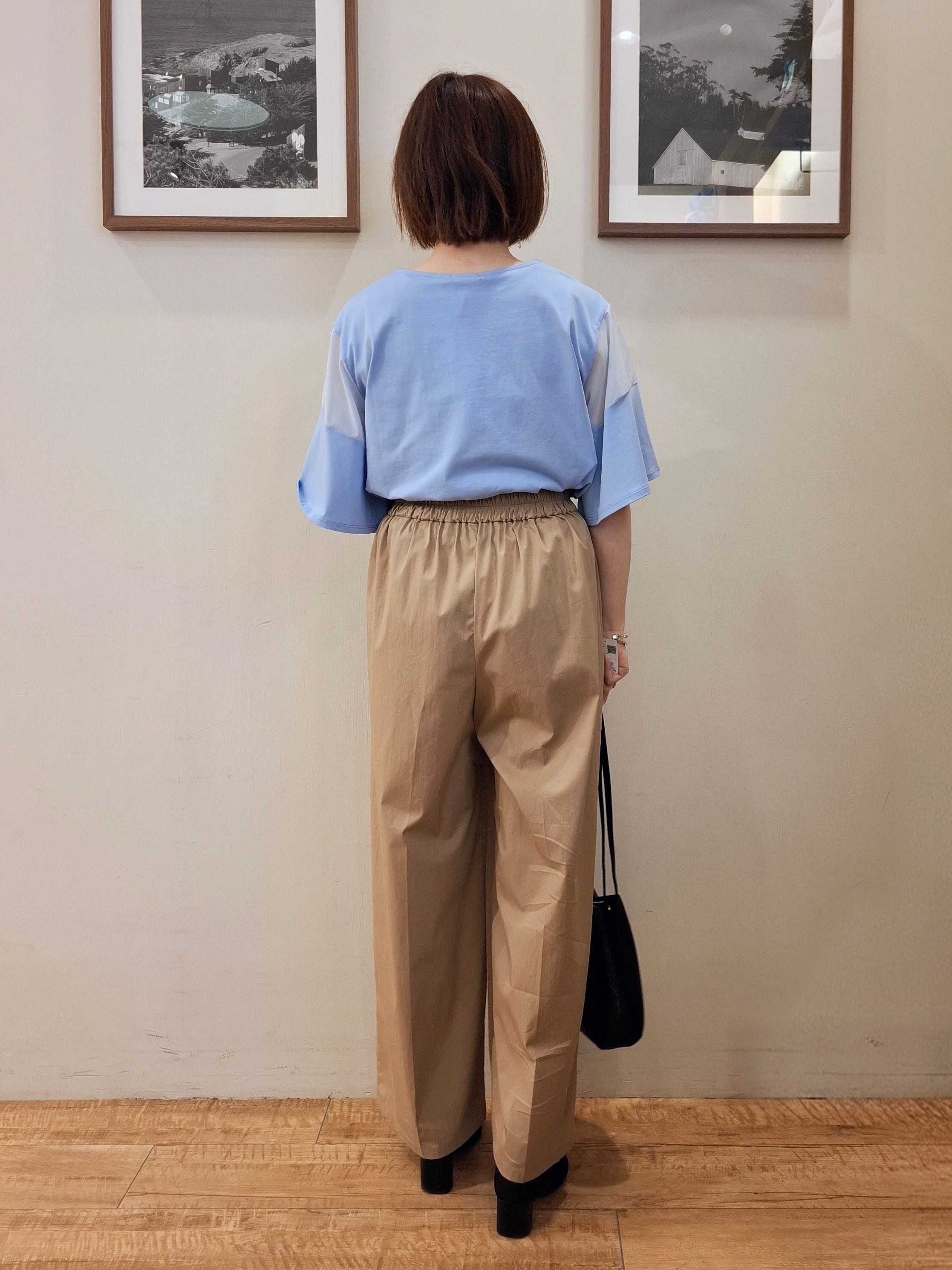 まあるさんの「SHOO･LA･RUE｜【ひんやり/S-LL/体型カバー】フレアスリーブで二の腕を自然にカバー 浅VネックTシャツ」を使ったコーディネート