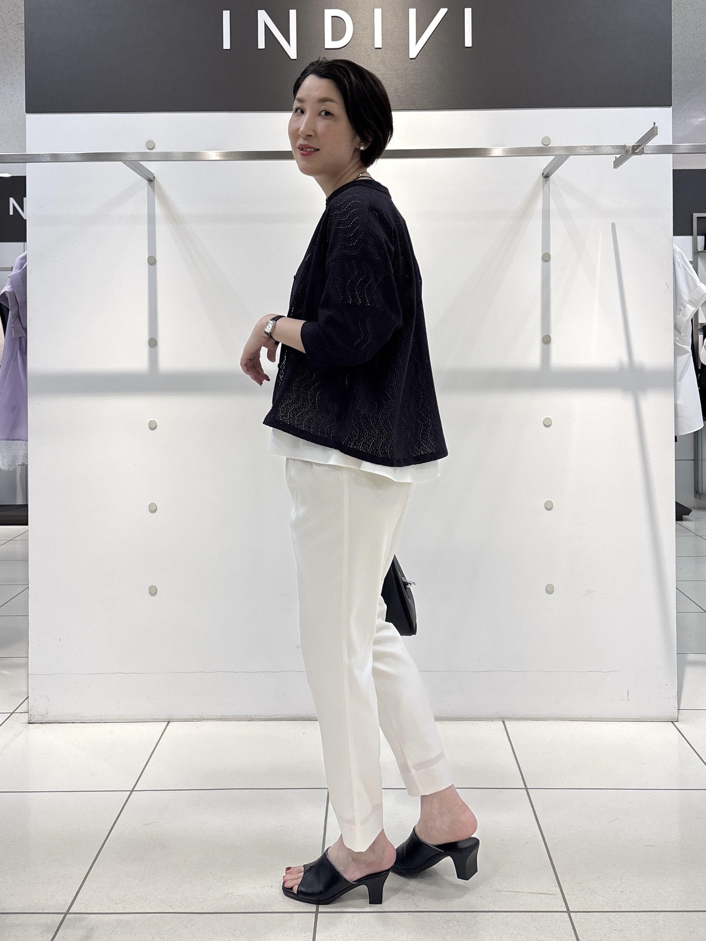 yuriさんの「INDIVI｜【バックシャン】異素材ドッキングプルオーバー」を使ったコーディネート