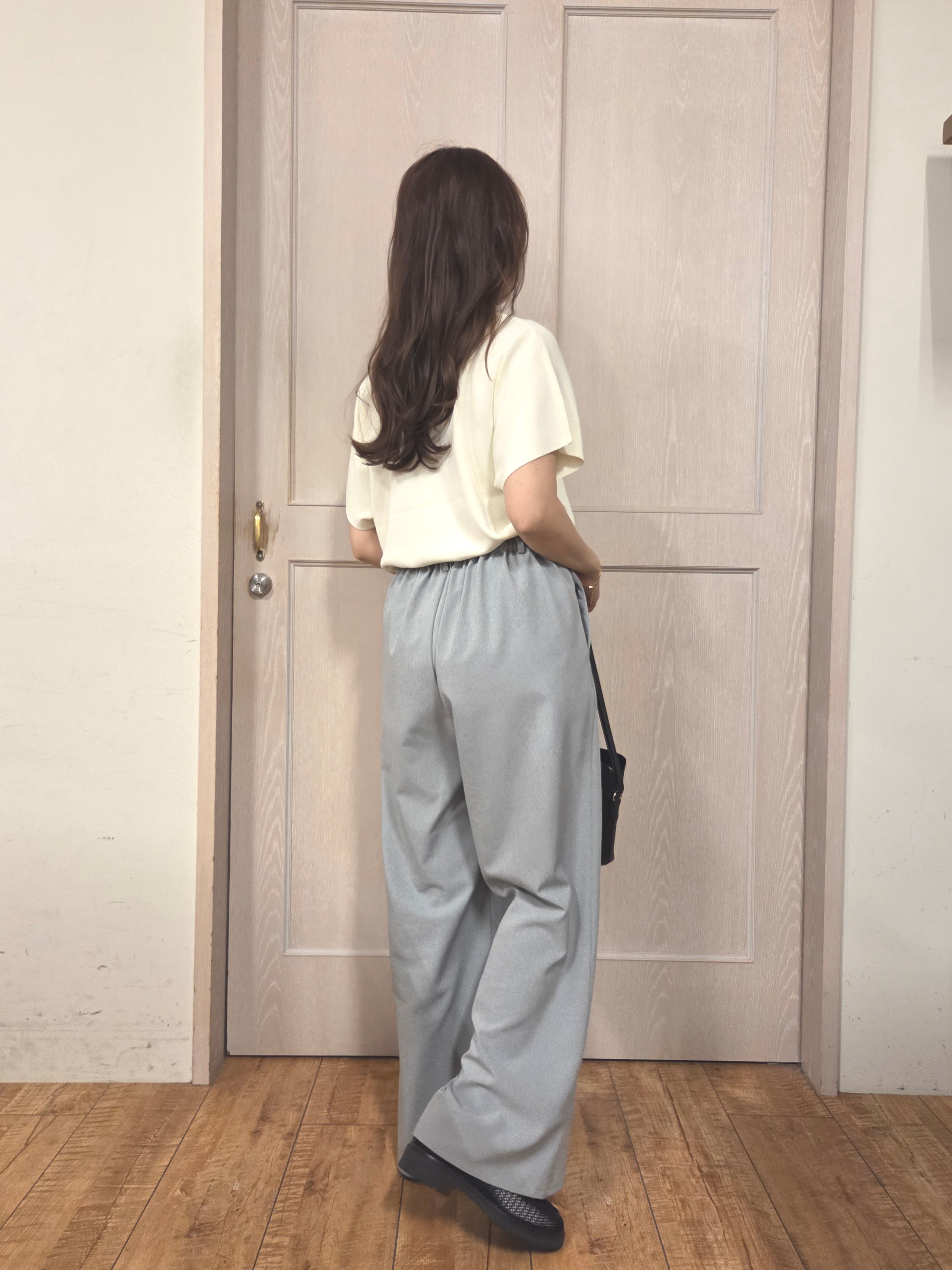 masamiさんの「SHOO･LA･RUE｜【毎日洗える/ひんやり/UV/S-LL】 毛玉になりにくい配色ボウタイ半袖ニット」を使ったコーディネート