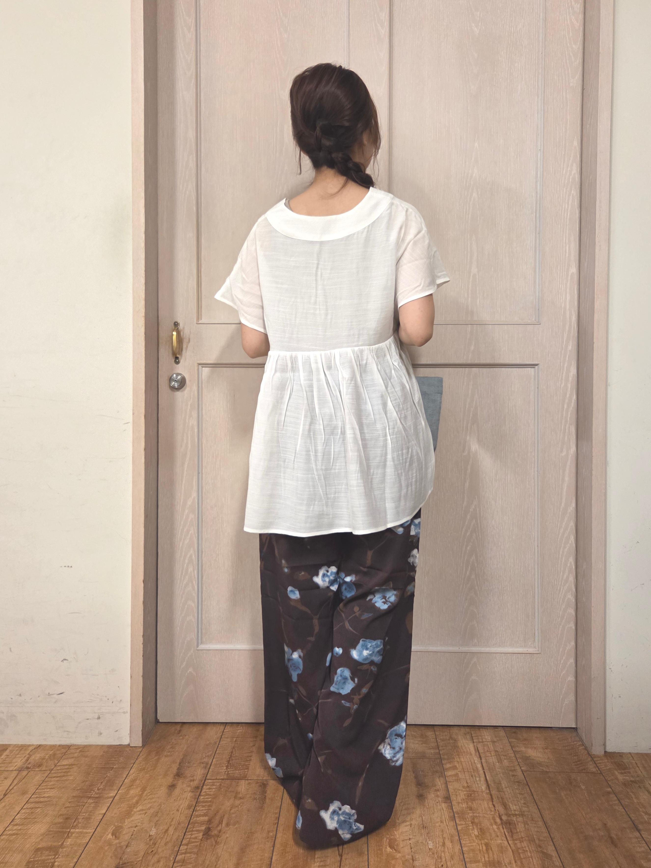 masamiさんの「SHOO･LA･RUE｜【ひんやり/UV/体型カバー】インせず着られる Vネックギャザーブラウス」を使ったコーディネート