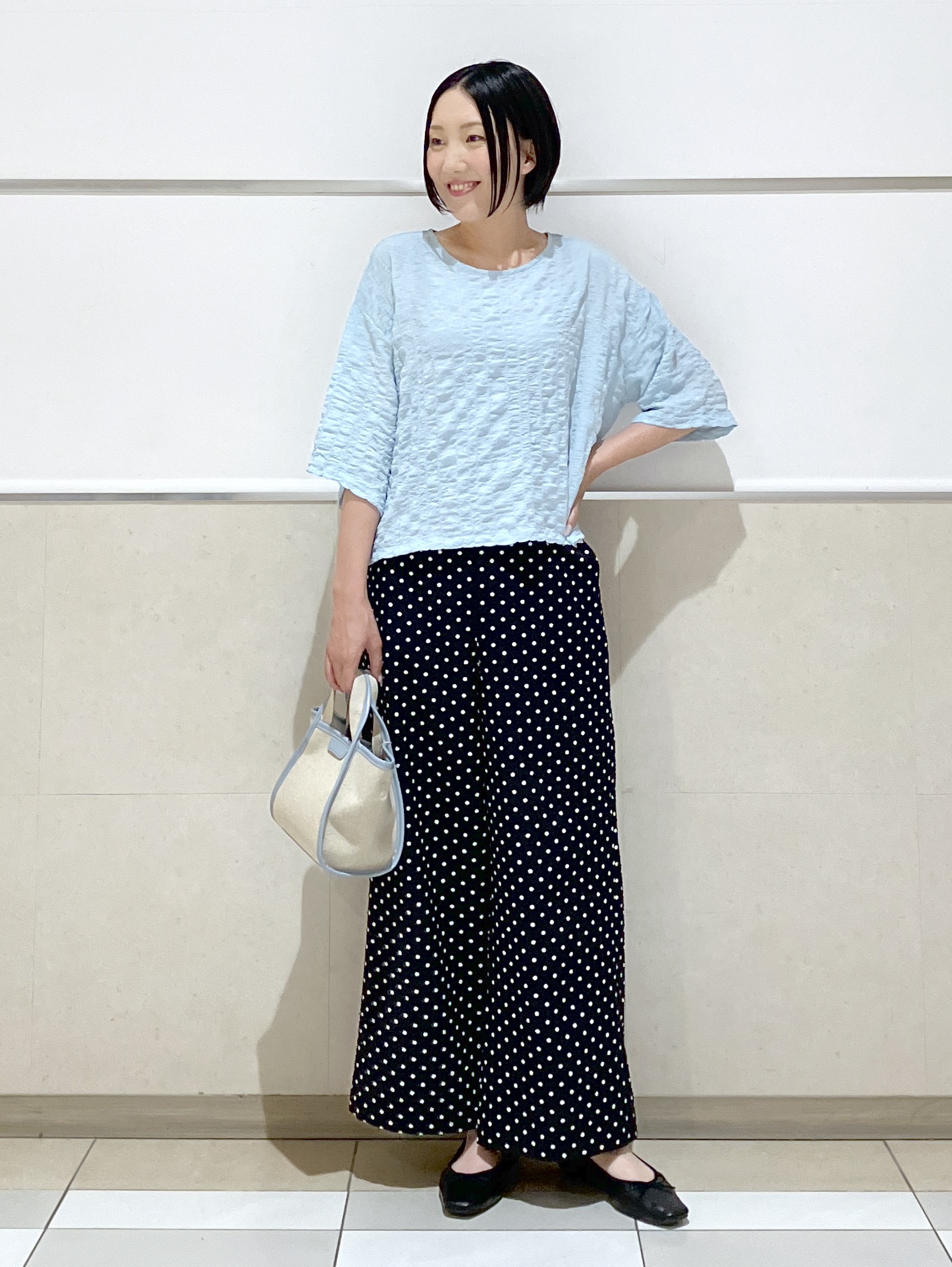 eriko さんの「Dessin｜【マシンウォッシャブル】エアリーシアー 5分袖プルオーバーシャツ」を使ったコーディネート