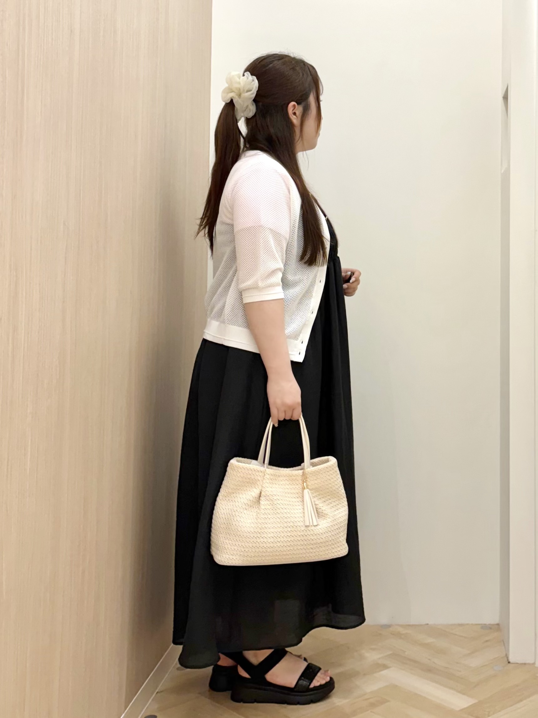 akariさんの「grove｜【貴島明日香さん着用・洗える】透けない、大人のメッシュカーディガン」を使ったコーディネート