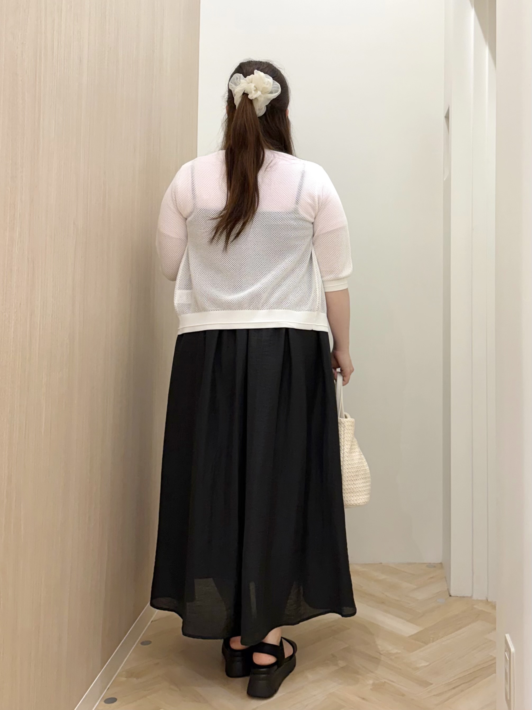 akariさんの「grove｜【貴島明日香さん着用・洗える】透けない、大人のメッシュカーディガン」を使ったコーディネート