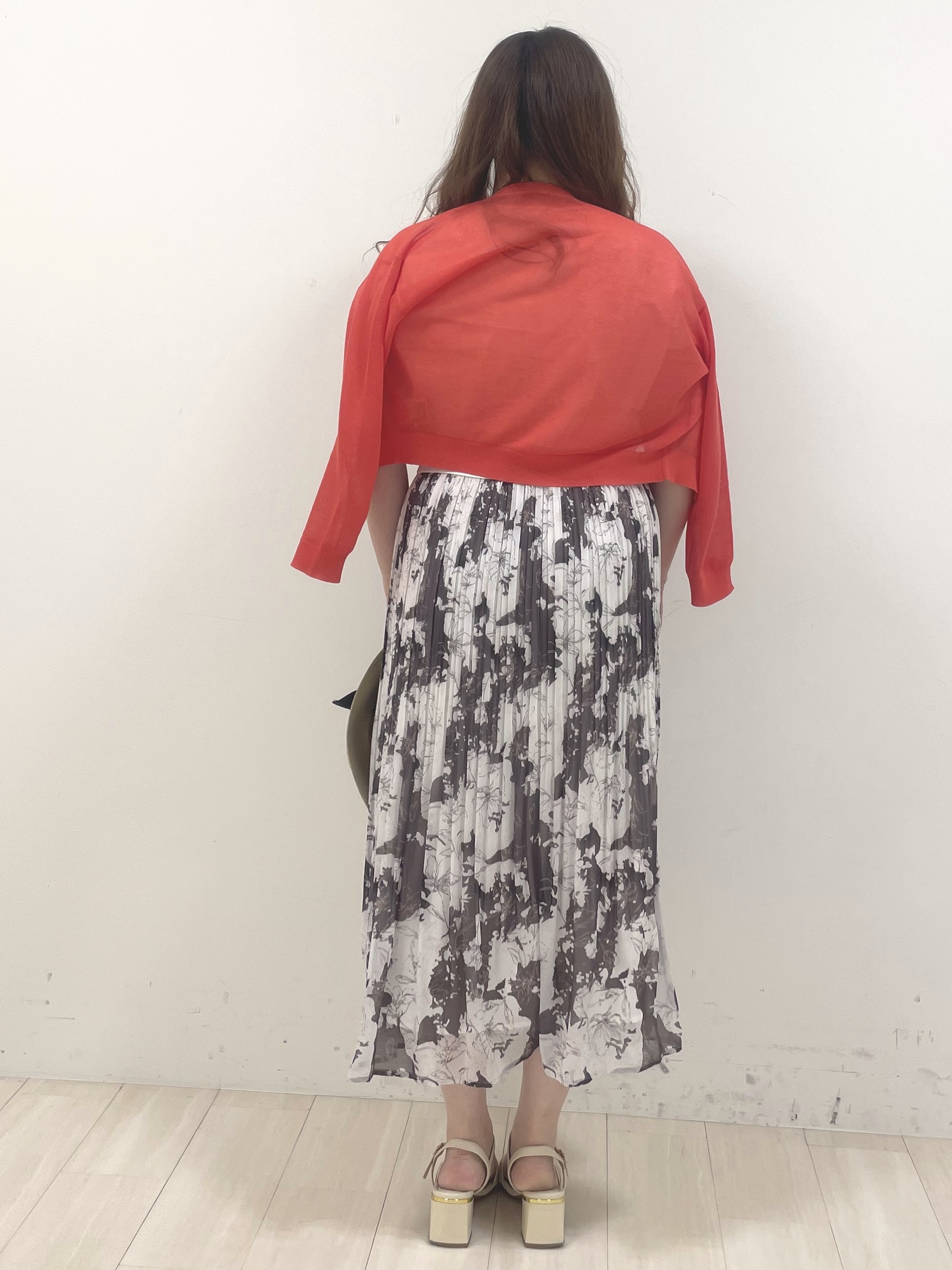 YUUKIさんの「COUP DE CHANCE｜【手洗い可】ニット&花柄プリントスカート」を使ったコーディネート