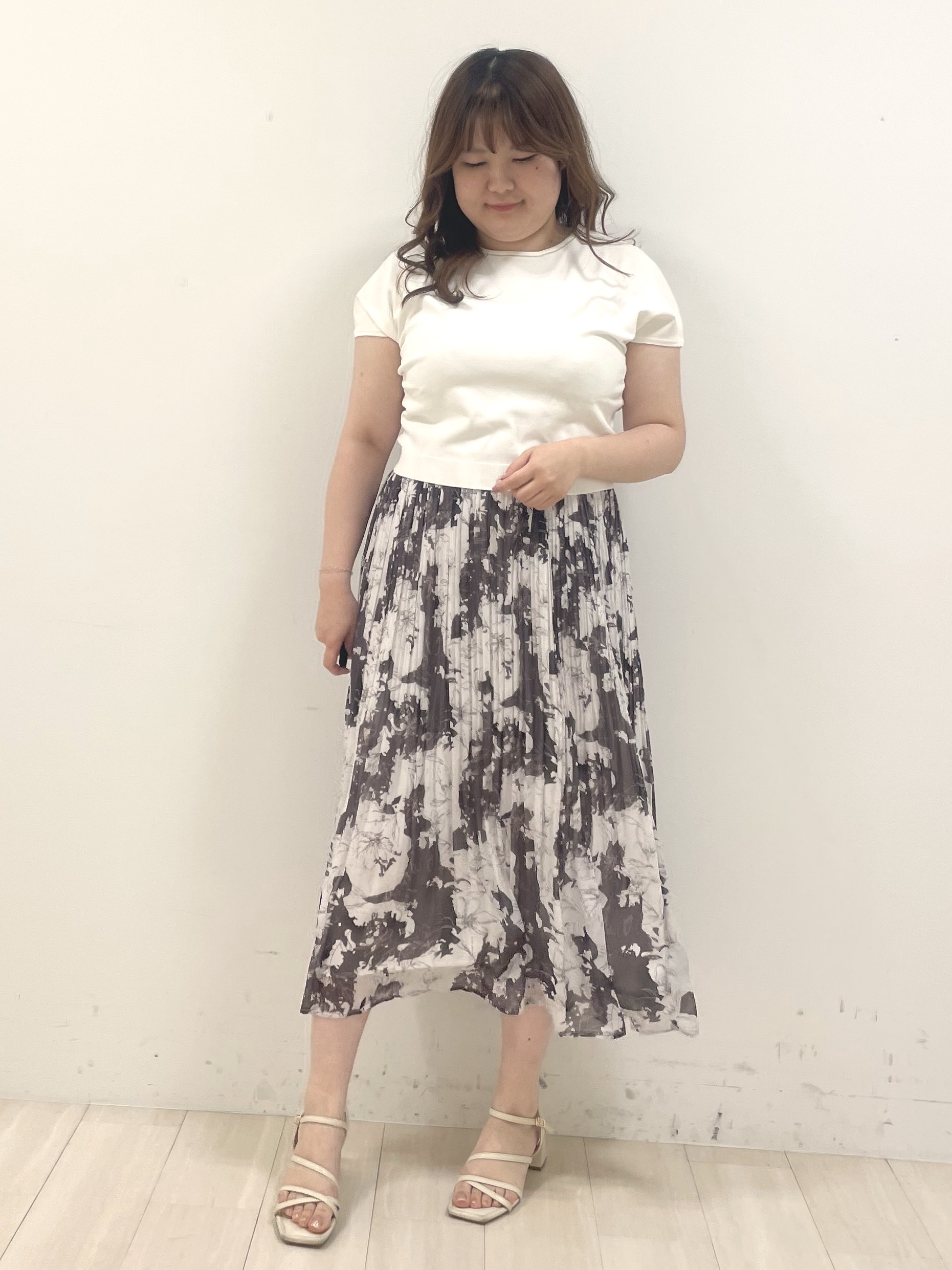 YUUKIさんの「COUP DE CHANCE｜【手洗い可】ニット&花柄プリントスカート」を使ったコーディネート