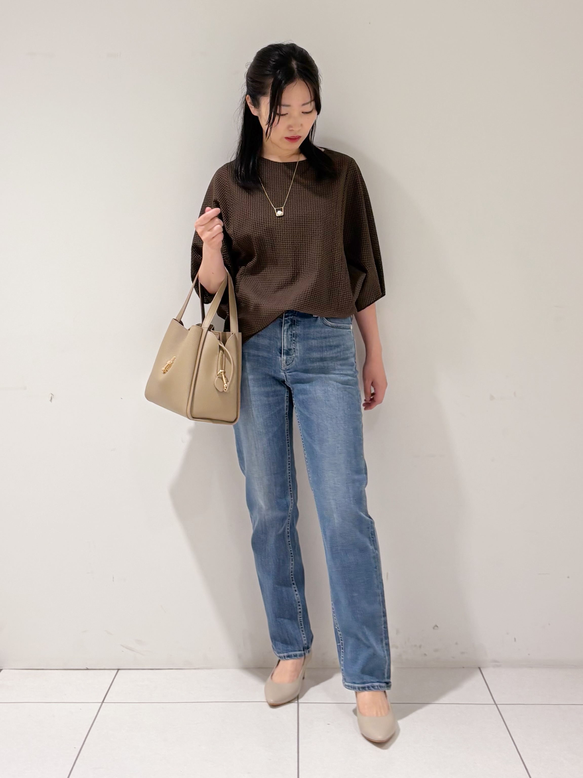 momokoさんの「INDIVI｜【体型カバー】サッカーチェックドルマントップス」を使ったコーディネート
