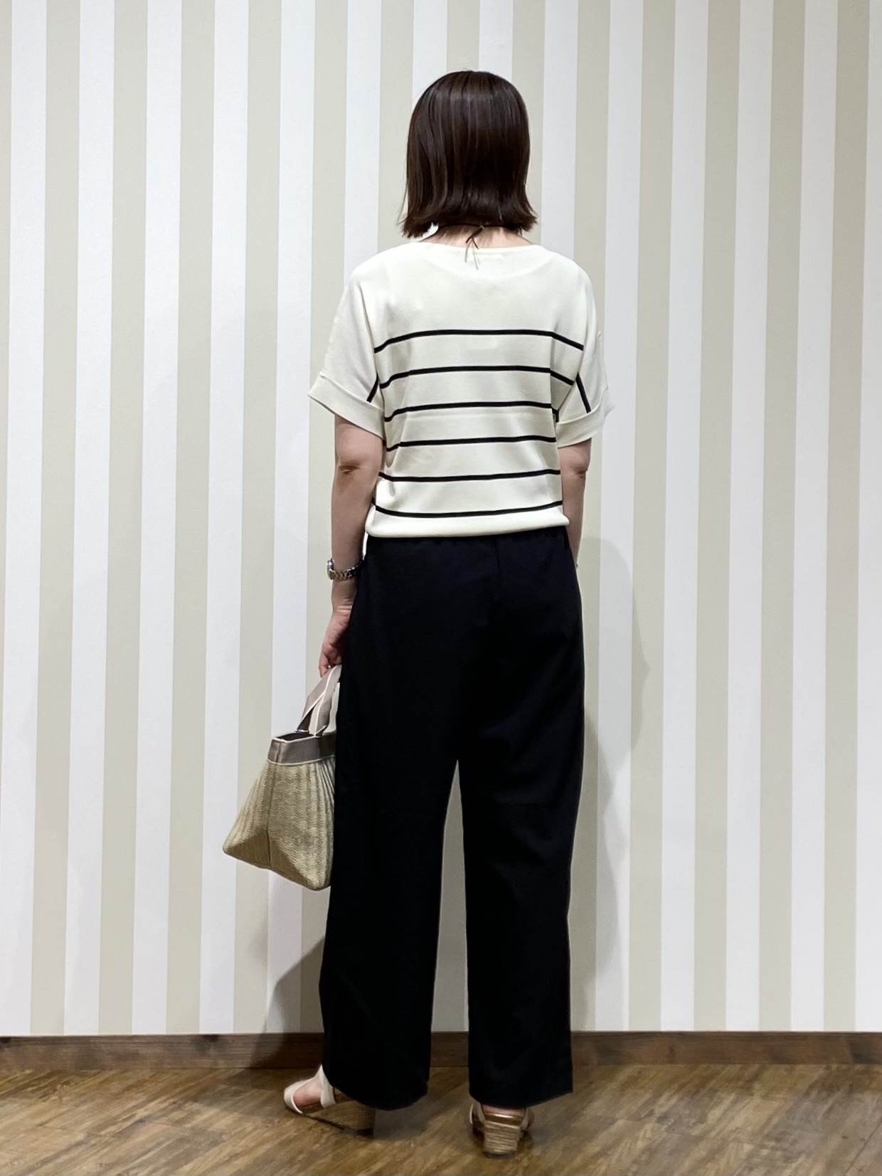 SAOさんの「SHOO･LA･RUE｜【毎日洗える/ひんやり/UV/S-LL】二の腕隠れる さらっとドルマン半袖ニット」を使ったコーディネート