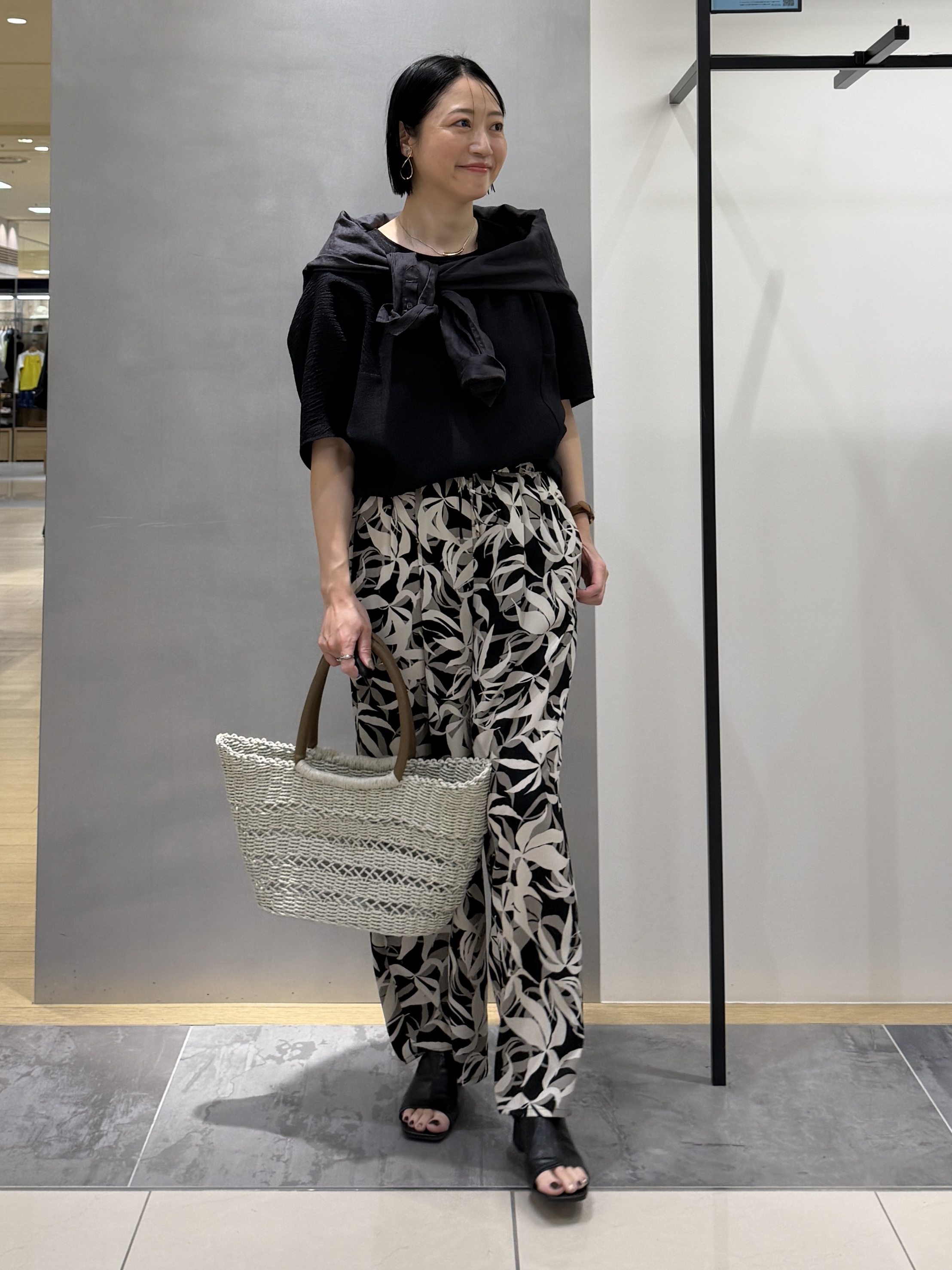 shihoさんの「INDIVI｜【華奢見え】ジャカード ドルマントップス」を使ったコーディネート