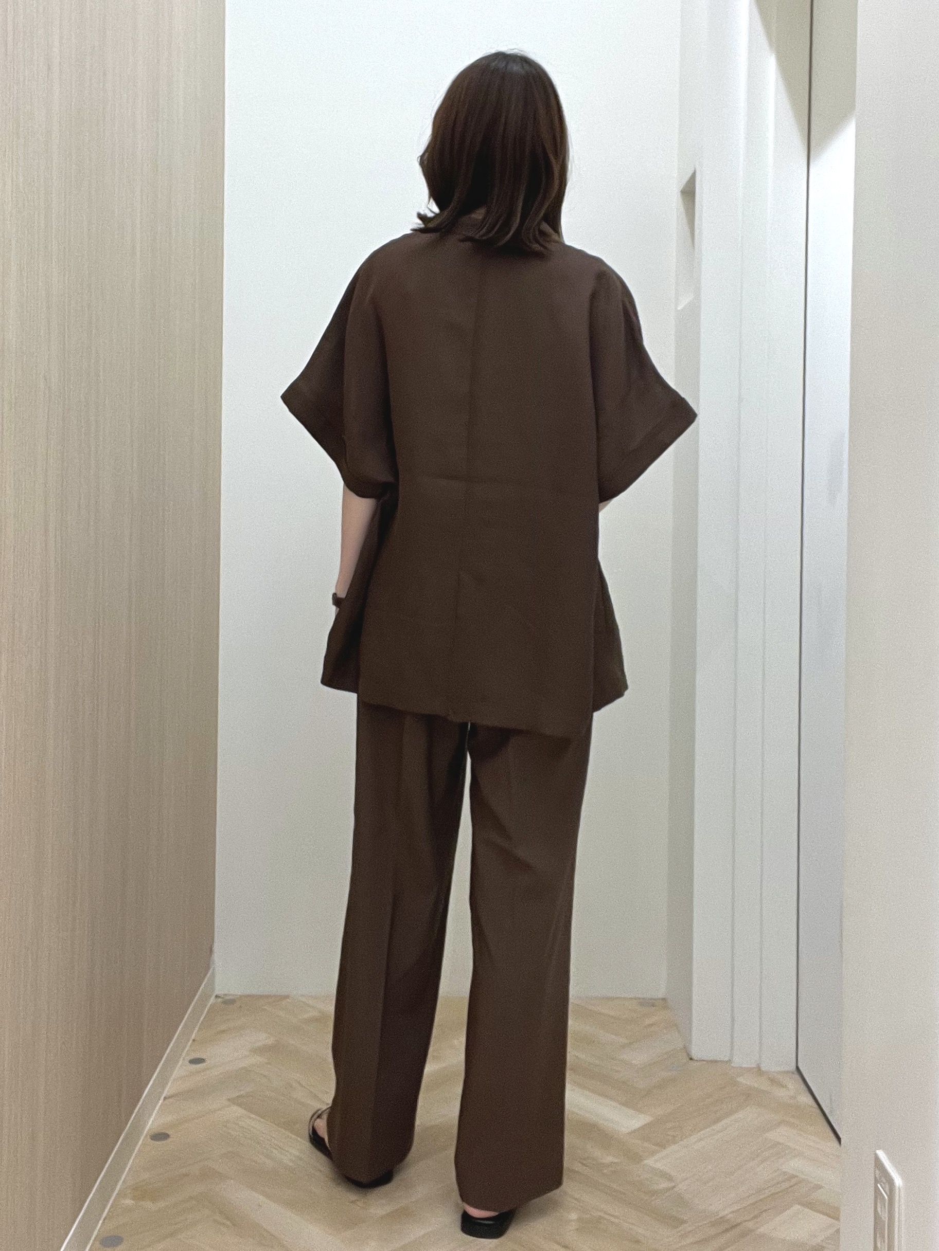  おまつさんの「grove｜【洗濯機OK・ひんやり/SETUP可】シワになりにくいハーフスリーブジャケット」を使ったコーディネート