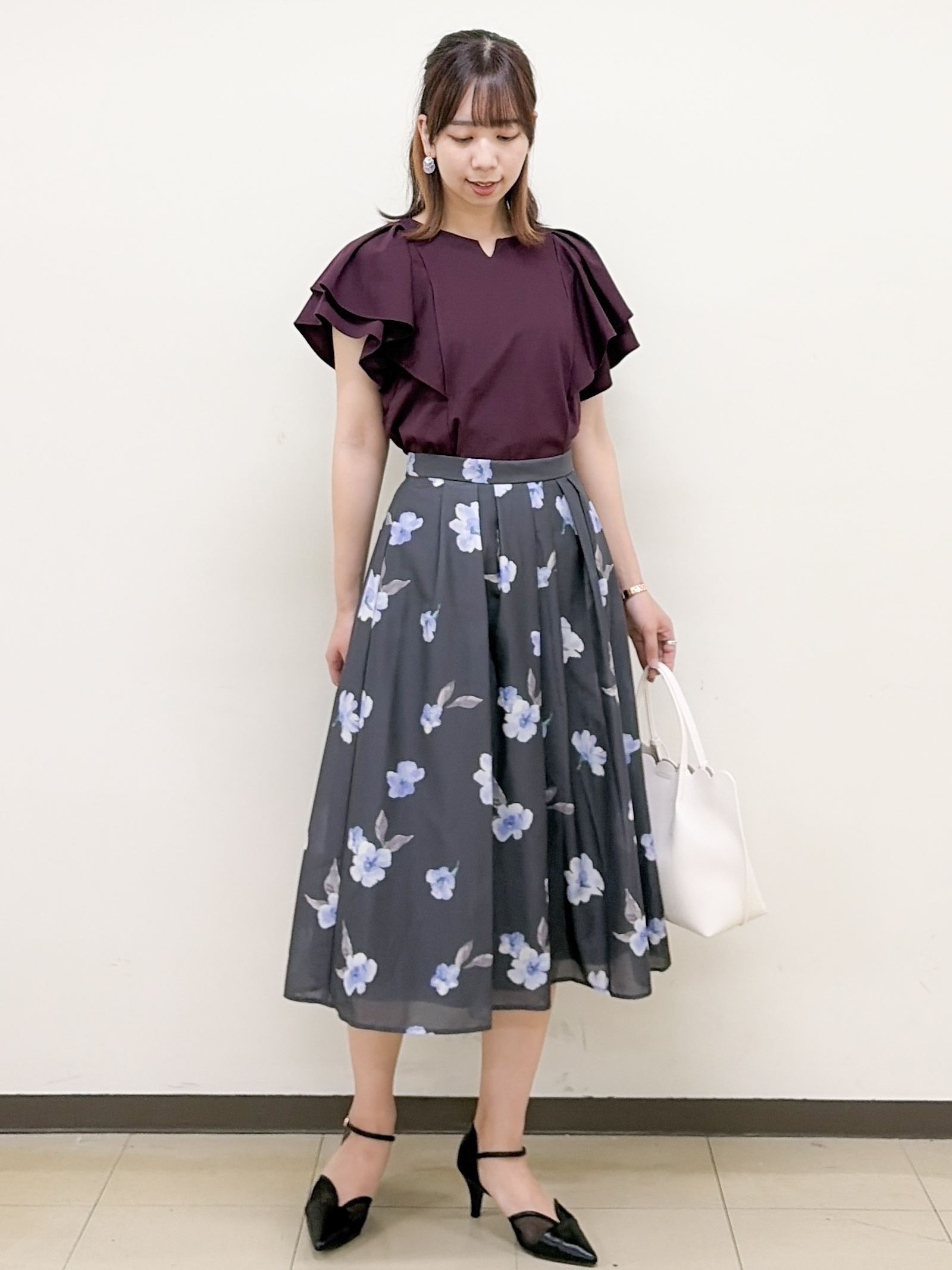 yurinaさんの「index｜【接触冷感】ダブルフレアキーネックトップス《UVケア／洗濯機OK》」を使ったコーディネート