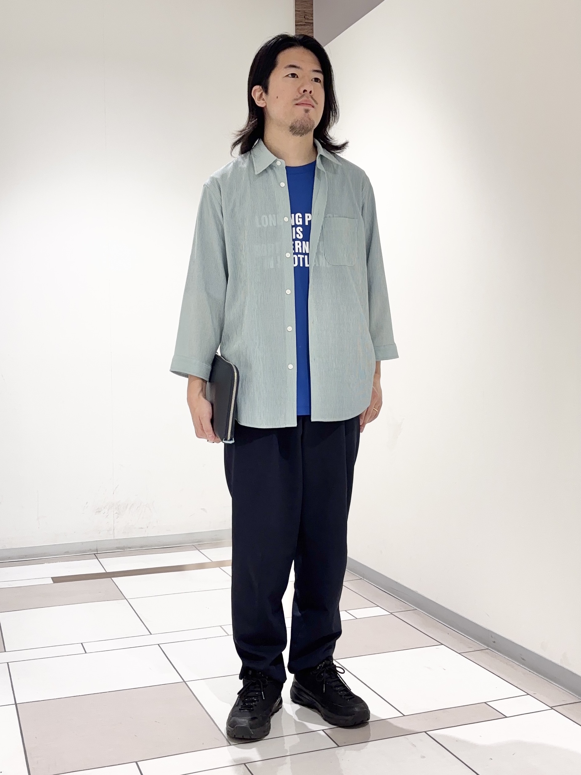 及川さんの「TAKEO KIKUCHI｜【通気性】トリコットサッカー 7分袖シャツ」を使ったコーディネート
