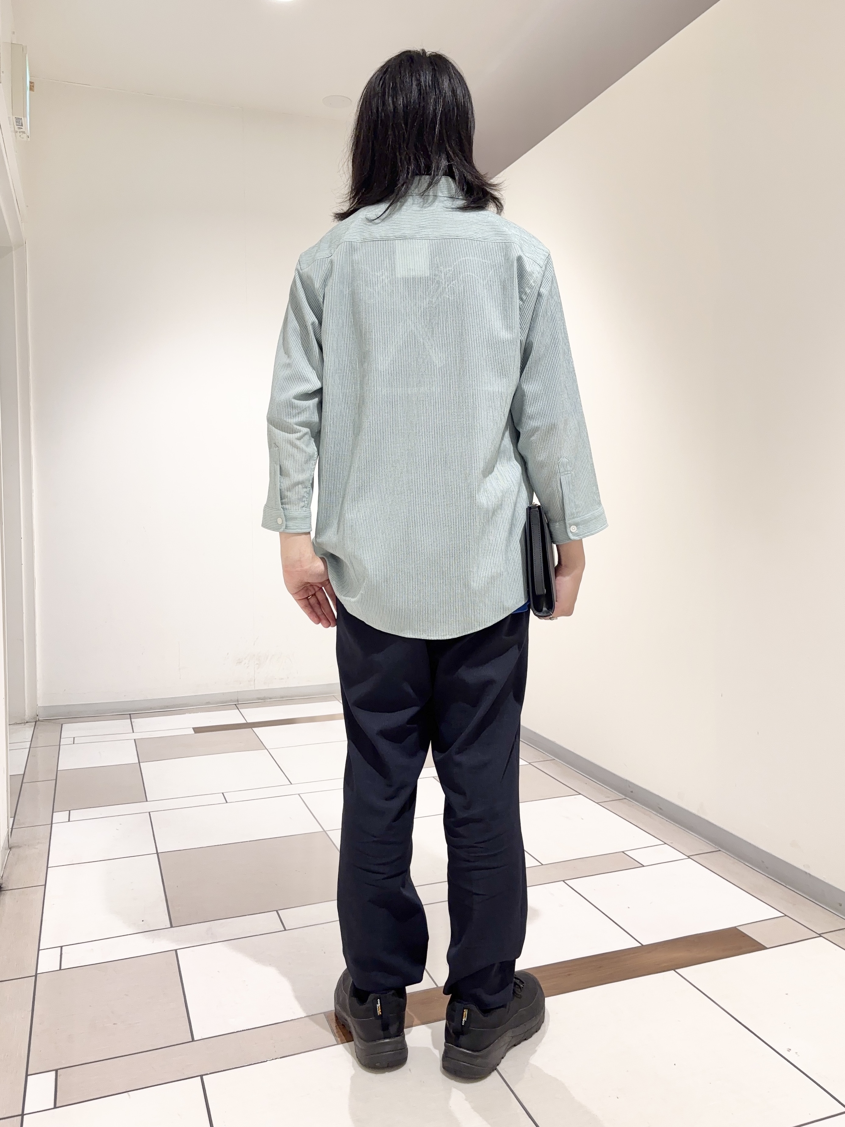 及川さんの「TAKEO KIKUCHI｜【通気性】トリコットサッカー 7分袖シャツ」を使ったコーディネート