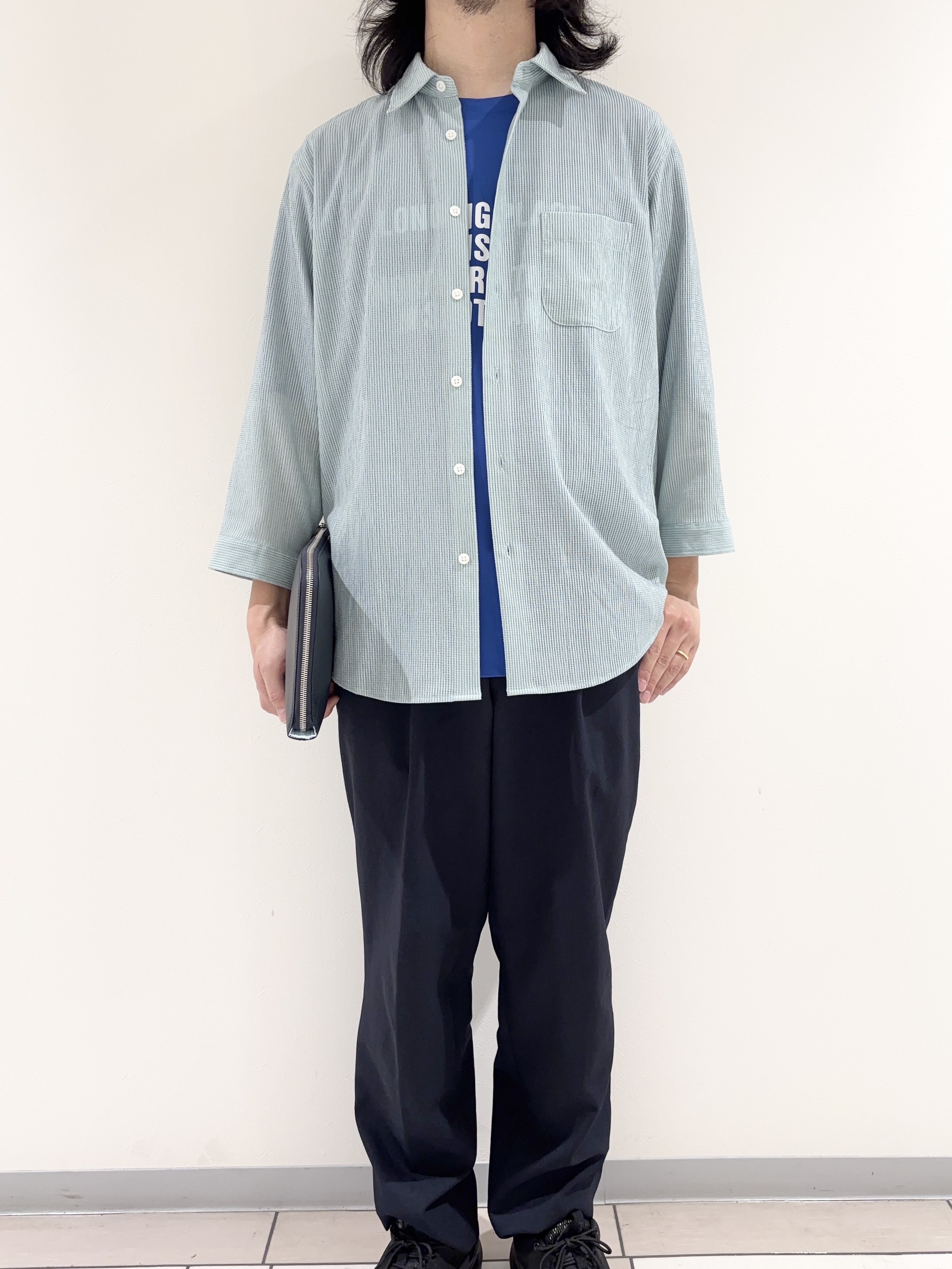 及川さんの「TAKEO KIKUCHI｜【通気性】トリコットサッカー 7分袖シャツ」を使ったコーディネート