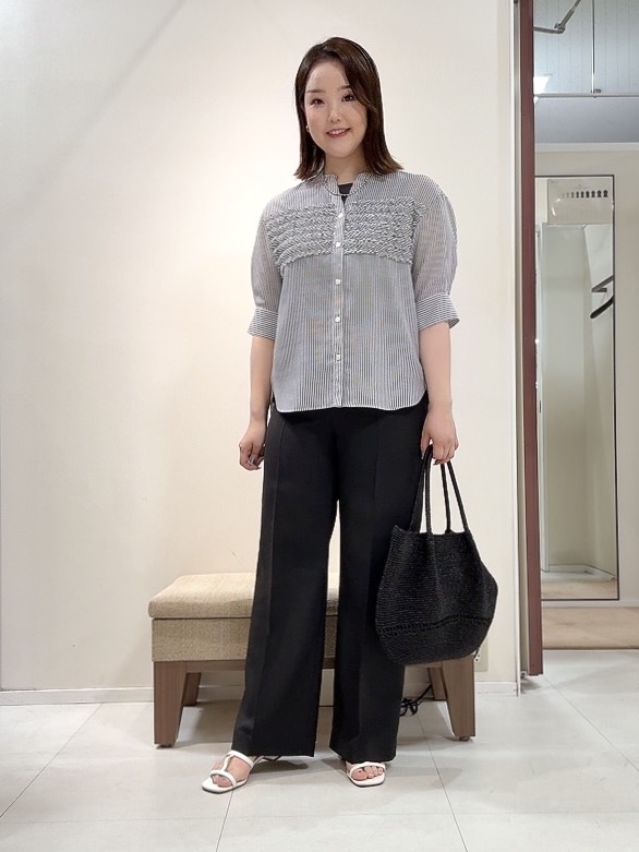 YUIさんの「UNTITLED｜【接触冷感/通気性/洗える】フロントフリルブラウス」を使ったコーディネート