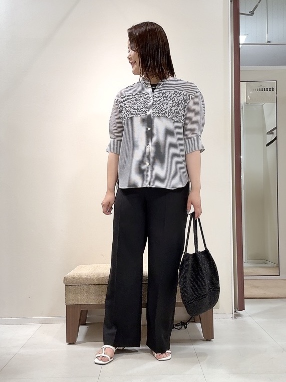 YUIさんの「UNTITLED｜【接触冷感/通気性/洗える】フロントフリルブラウス」を使ったコーディネート