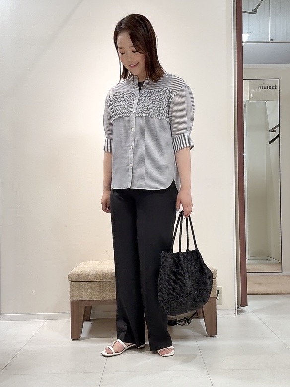 YUIさんの「UNTITLED｜【接触冷感/通気性/洗える】フロントフリルブラウス」を使ったコーディネート