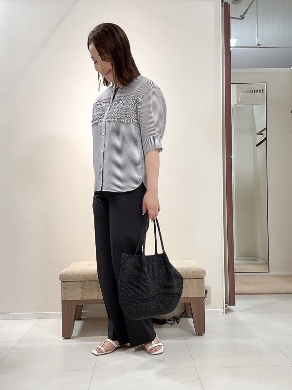 YUIさんの「UNTITLED｜【接触冷感/通気性/洗える】フロントフリルブラウス」を使ったコーディネート