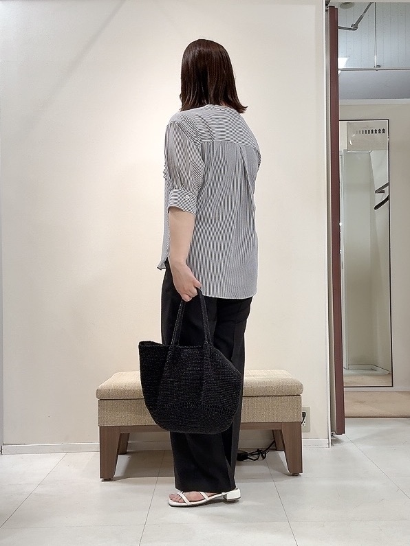 YUIさんの「UNTITLED｜【接触冷感/通気性/洗える】フロントフリルブラウス」を使ったコーディネート