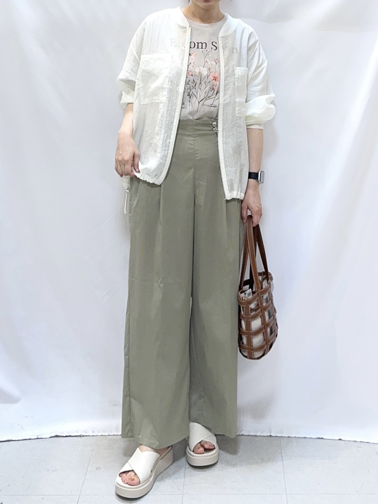 𝐇𝐢𝐫𝐨𝐦𝐢さんの「SHOO･LA･RUE｜【S-LL/洗濯機可】1枚持っておくと安心 程よい透け感のシアーリブブルゾン」を使ったコーディネート
