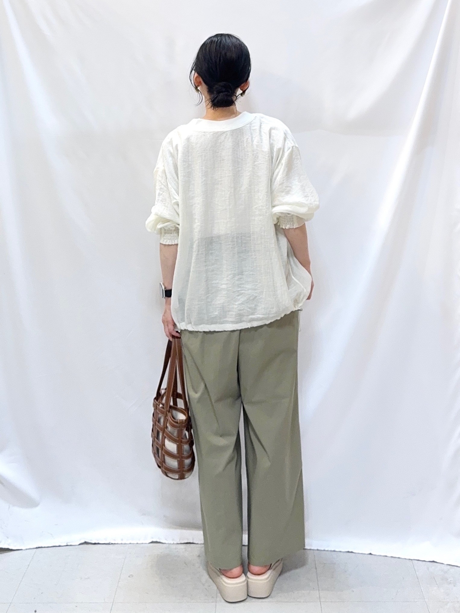 𝐇𝐢𝐫𝐨𝐦𝐢さんの「SHOO･LA･RUE｜【S-LL/洗濯機可】1枚持っておくと安心 程よい透け感のシアーリブブルゾン」を使ったコーディネート