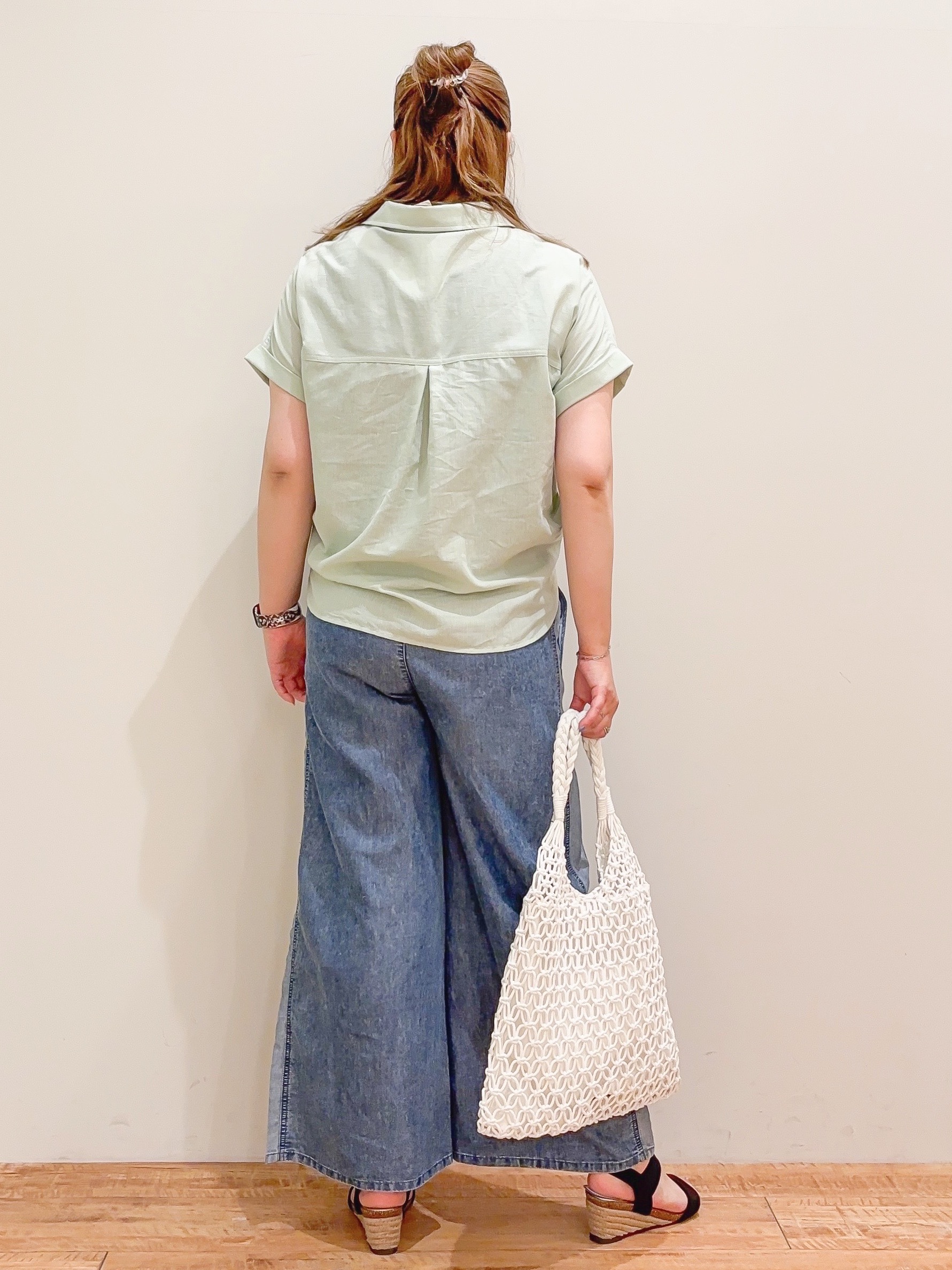 naoさんの「SHOO･LA･RUE｜【ひんやり/UV】インせず着られる フレンチリネンスキッパーシャツ」を使ったコーディネート