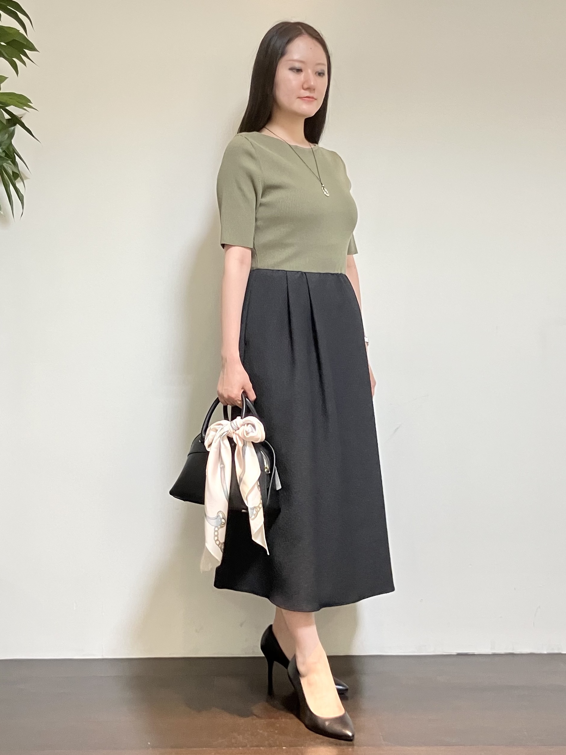 カレンさんの「UNTITLED｜【一枚でサマ見え】ニットドッキングジャガードワンピース」を使ったコーディネート