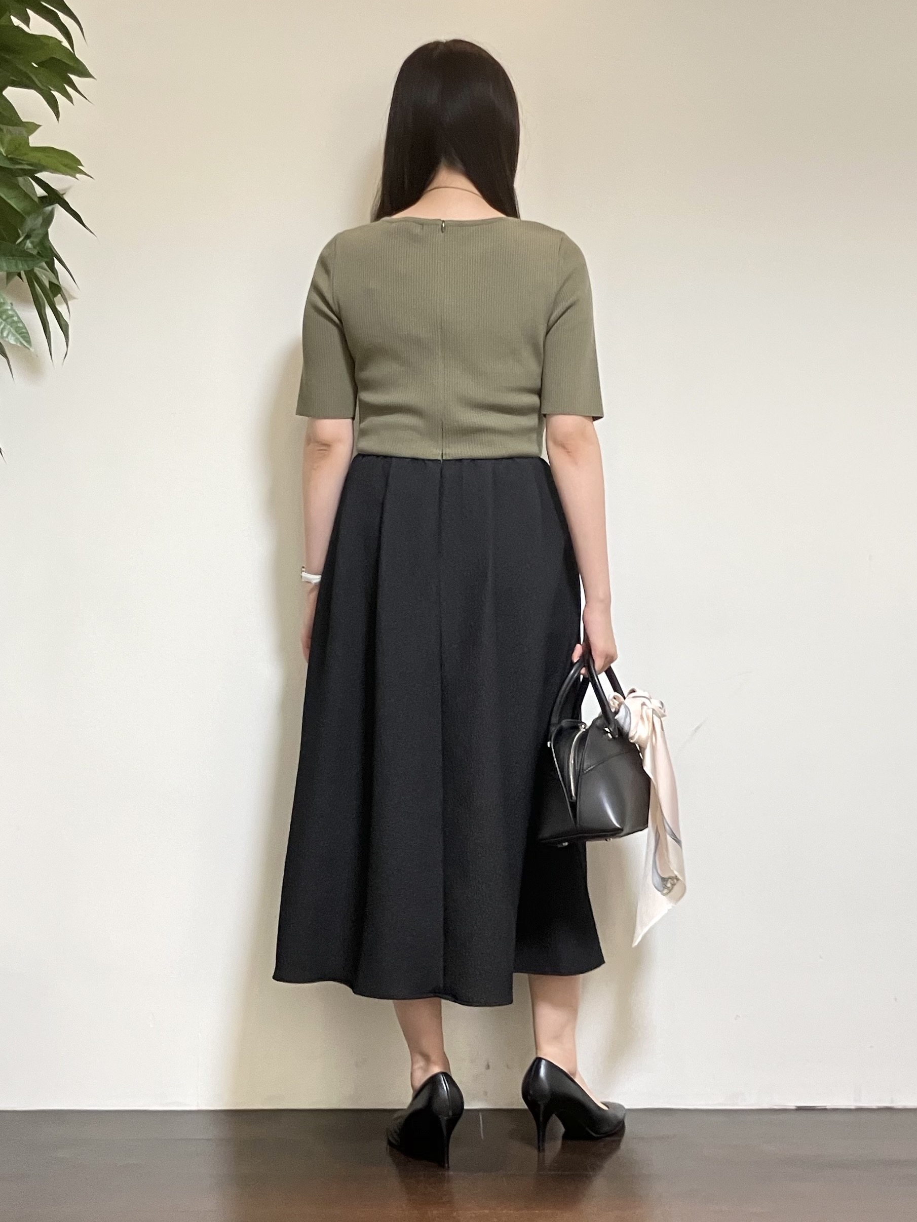カレンさんの「UNTITLED｜【一枚でサマ見え】ニットドッキングジャガードワンピース」を使ったコーディネート
