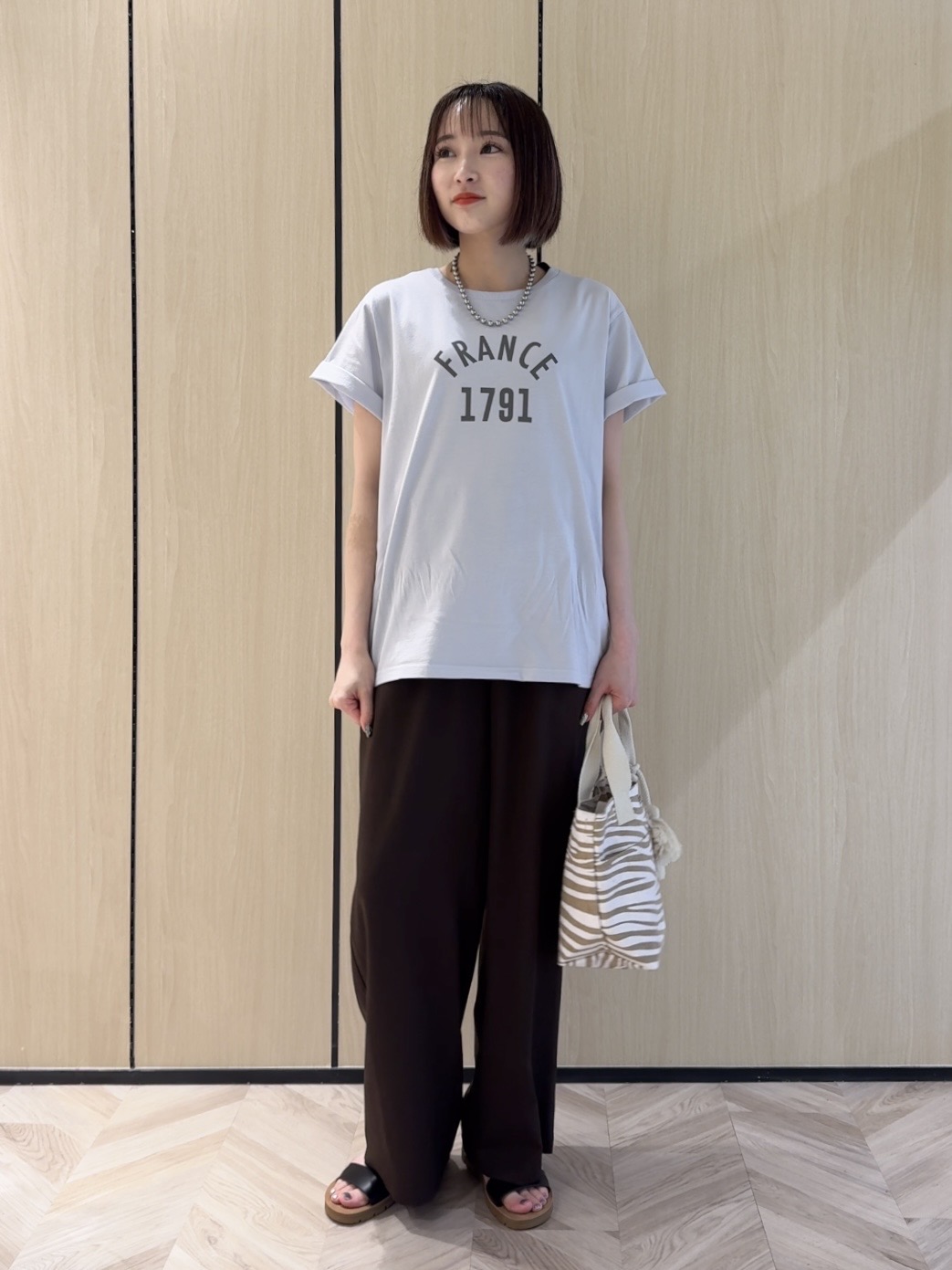𝐜𝐡𝐢𝐤𝐚さんの「SHOO･LA･RUE｜【綿100%/ひんやり/S-LL】選べる3柄 大人のプリントTシャツ」を使ったコーディネート