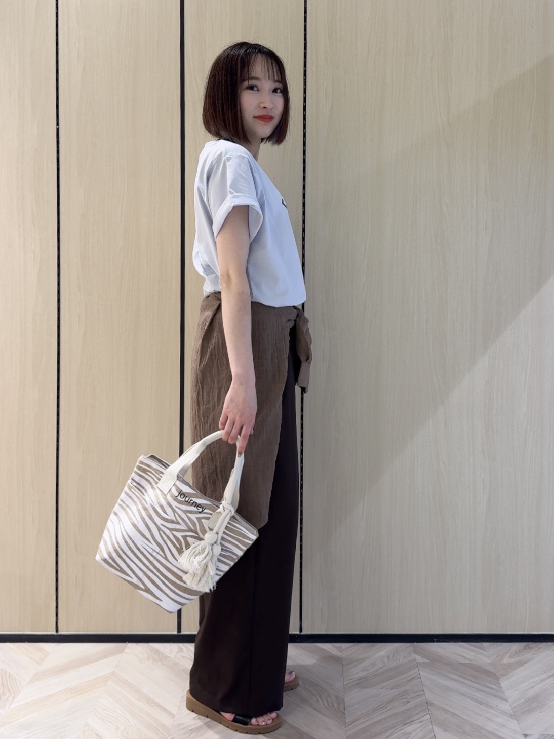 𝐜𝐡𝐢𝐤𝐚さんの「SHOO･LA･RUE｜【綿100%/ひんやり/S-LL】選べる3柄 大人のプリントTシャツ」を使ったコーディネート