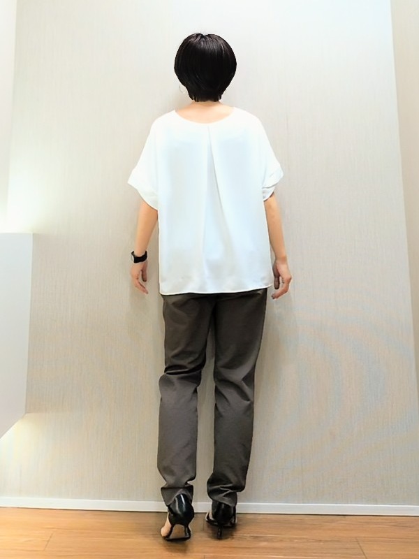 ミズタさんの「UNTITLED｜【前後2WAY/はっ水/セットアップ可】リラクシーフレンチスリーブブラウス」を使ったコーディネート