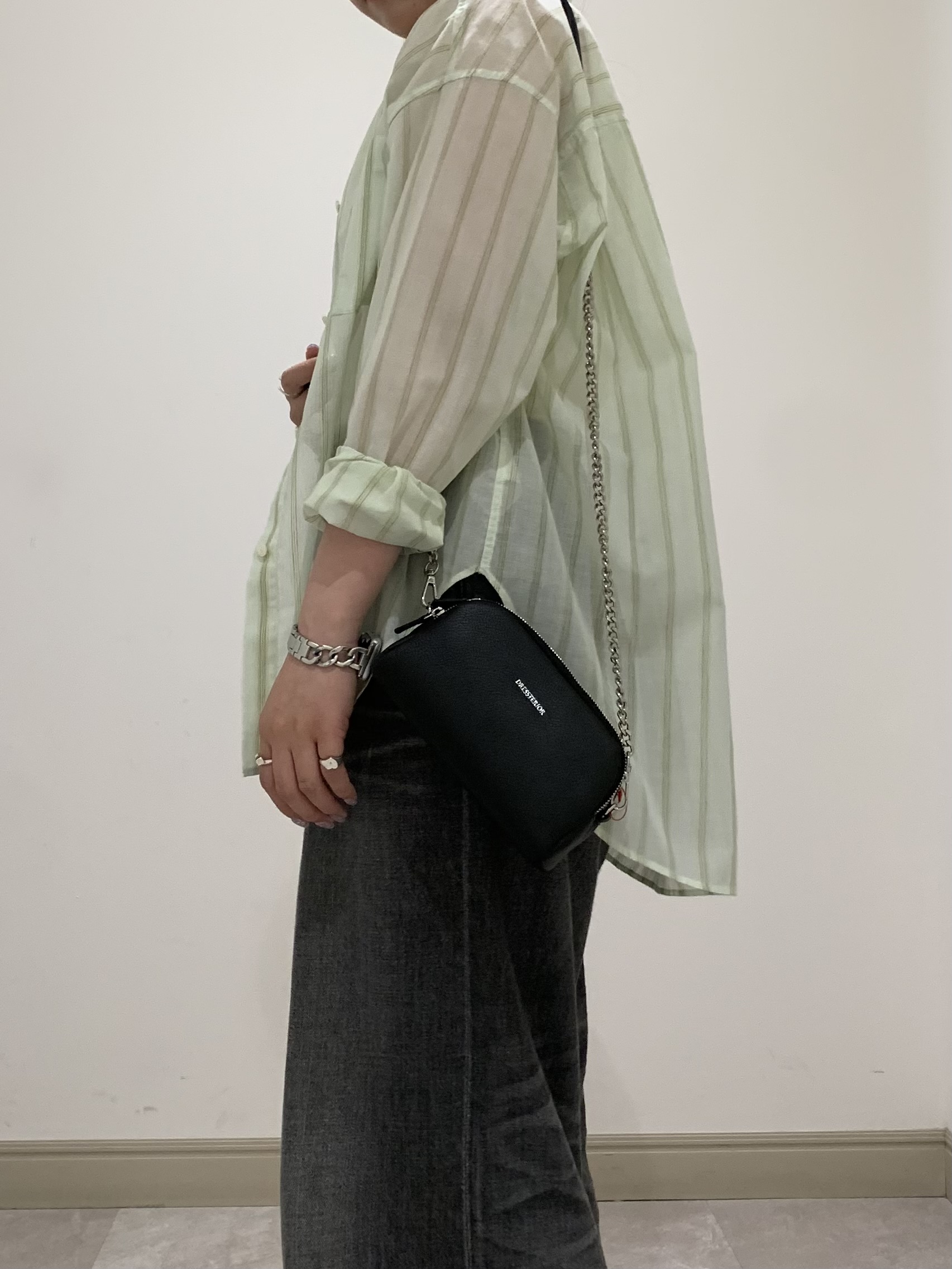 SAKAIさんの「DRESSTERIOR｜シアー ストライプシャツ」を使ったコーディネート