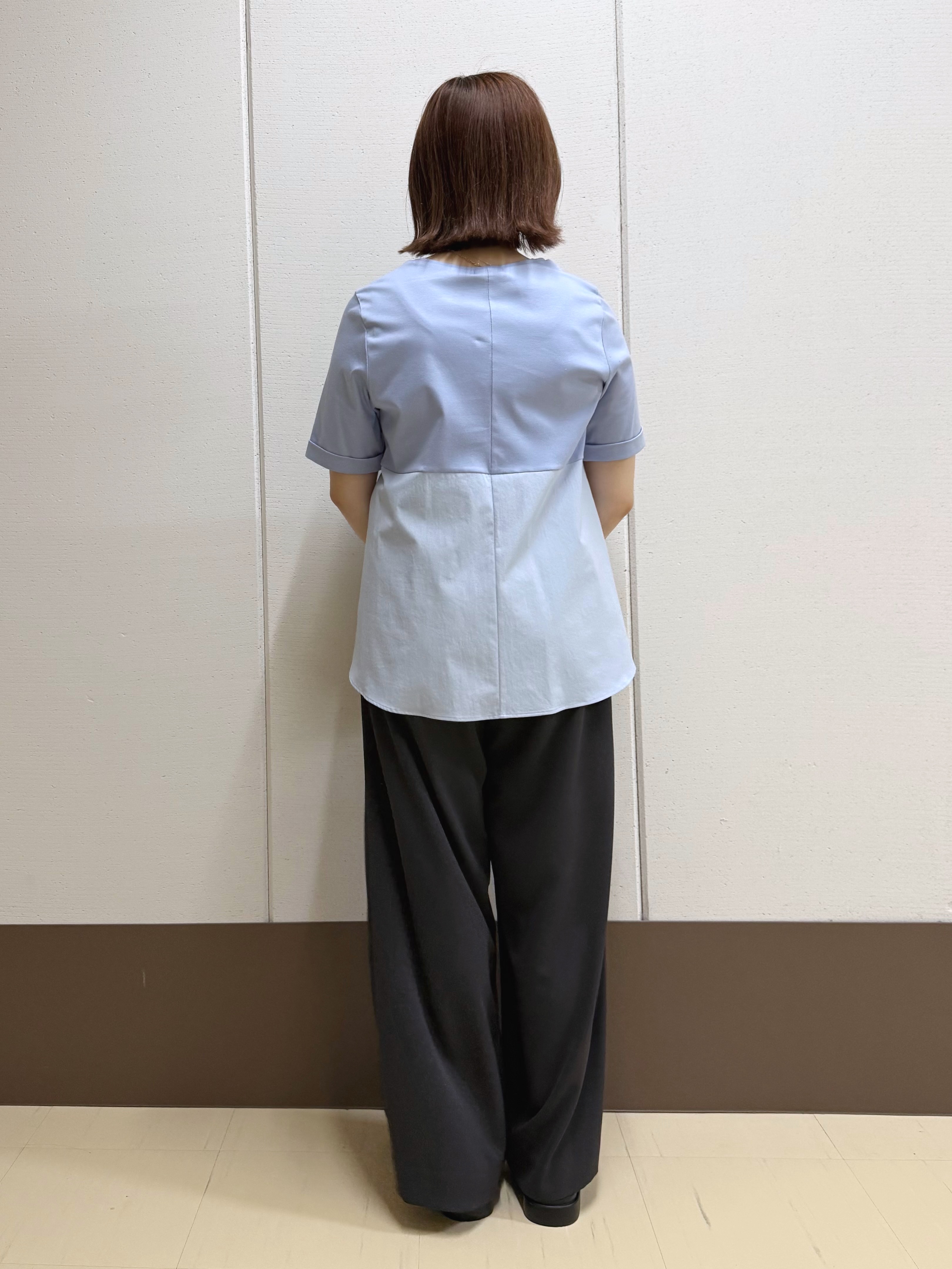 Rikoさんの「INDIVI｜【さらに軽く軽快！／着る日傘】イージーワイドパンツ」を使ったコーディネート
