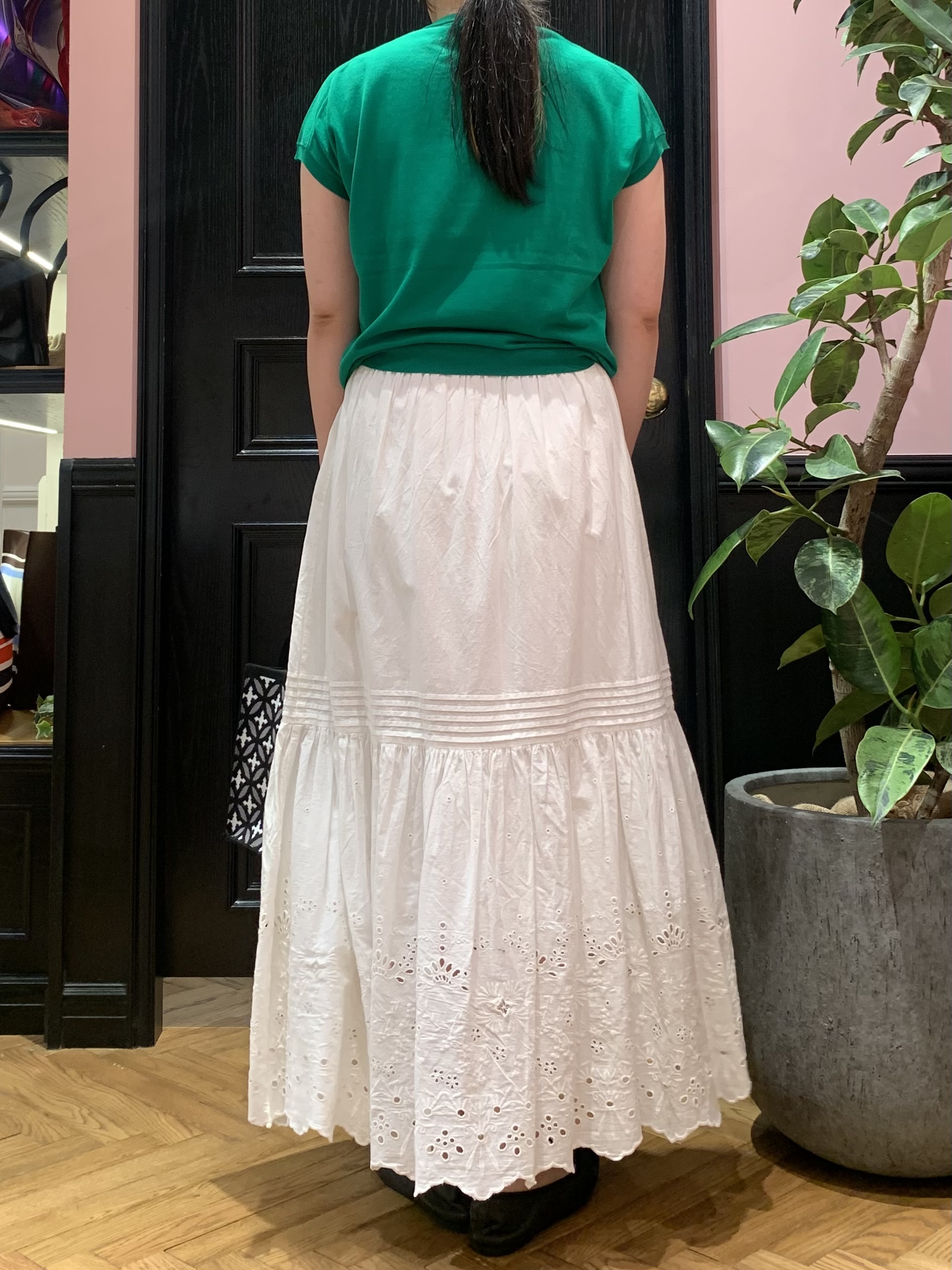SAKAIさんの「DRESSTERIOR｜【ウォッシャブル】コットンシルクフレンチスリーブニット」を使ったコーディネート