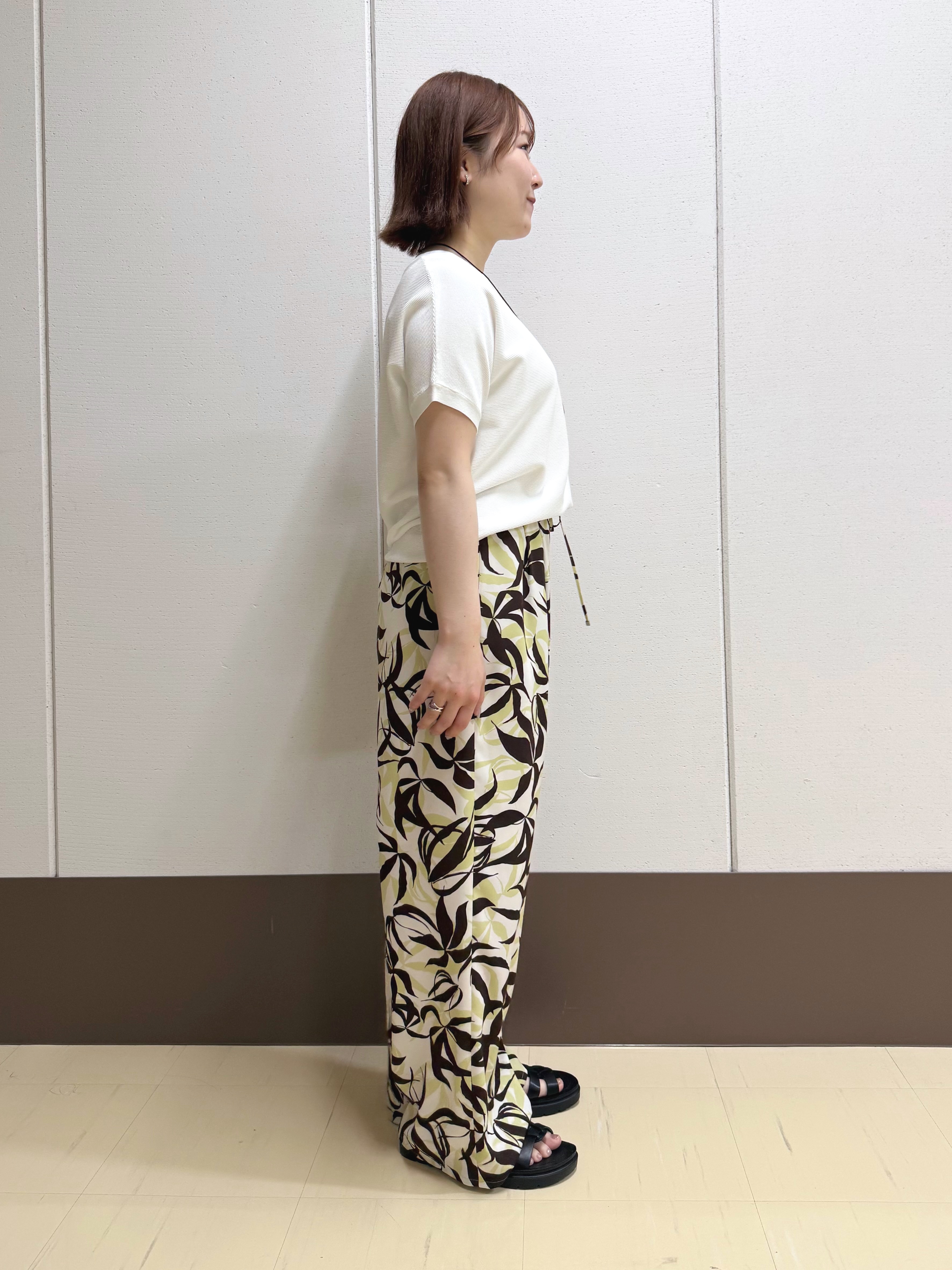 Rikoさんの「INDIVI｜【洗える】ガーター編みVネックニットT」を使ったコーディネート
