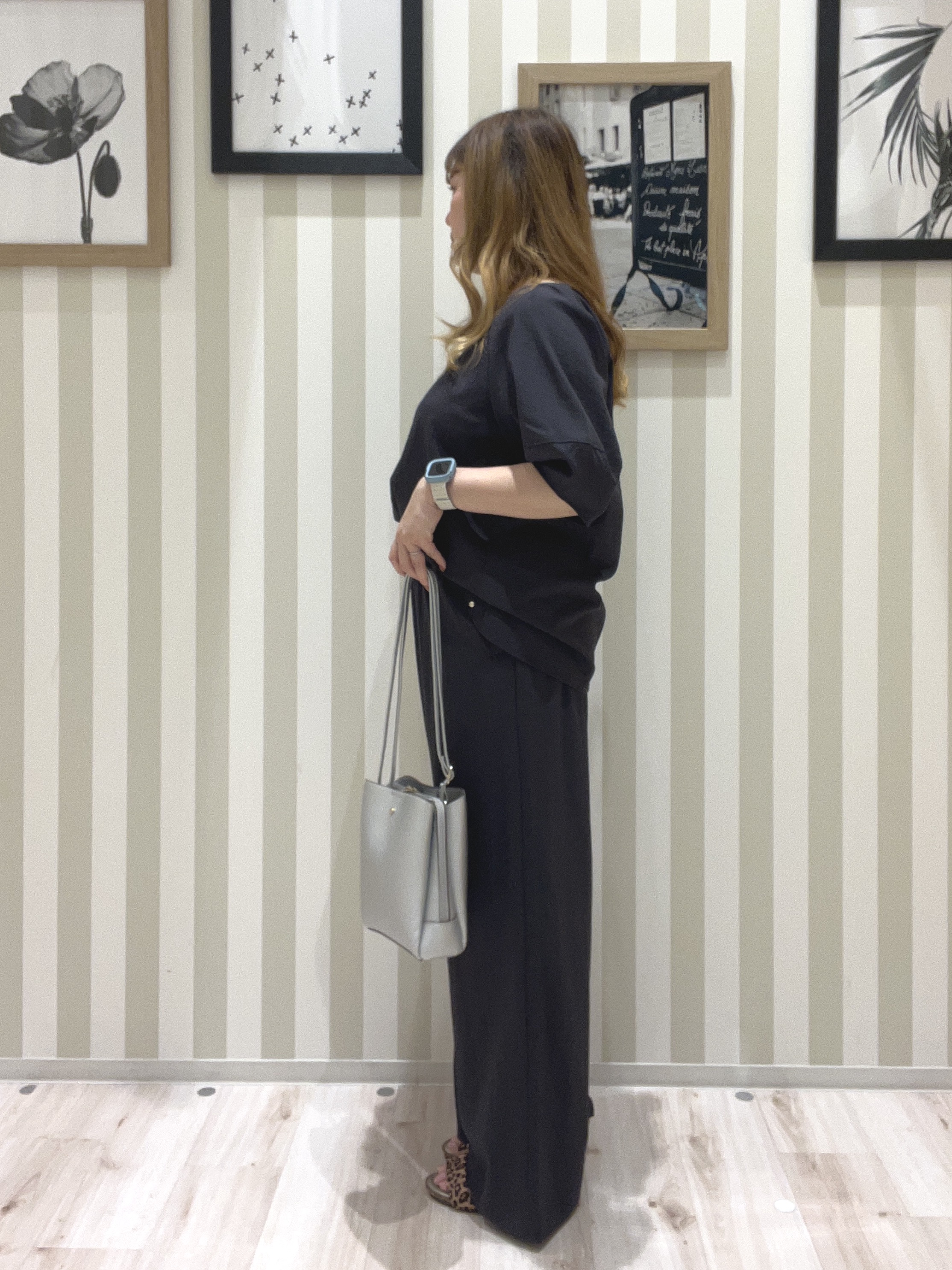 mさんの「SHOO･LA･RUE｜【S-LL/洗濯機可/セットアップ可】軽凛(かろりん) ひんやりタックブラウス」を使ったコーディネート