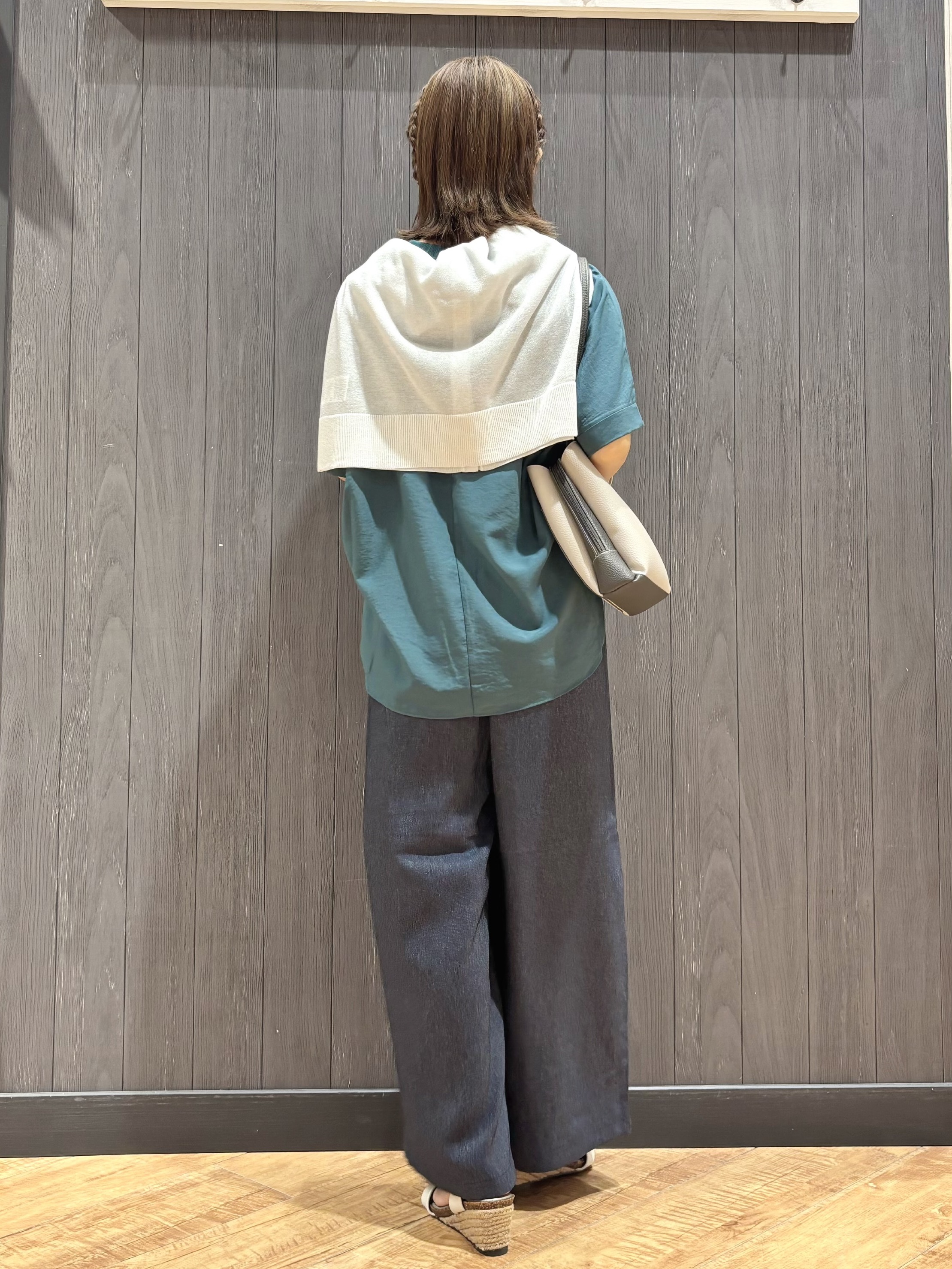 meiさんの「SHOO･LA･RUE｜【ひんやり/着丈選べる/体型カバー】洗濯後しわになりにくい さらさらドルマンブラウス」を使ったコーディネート