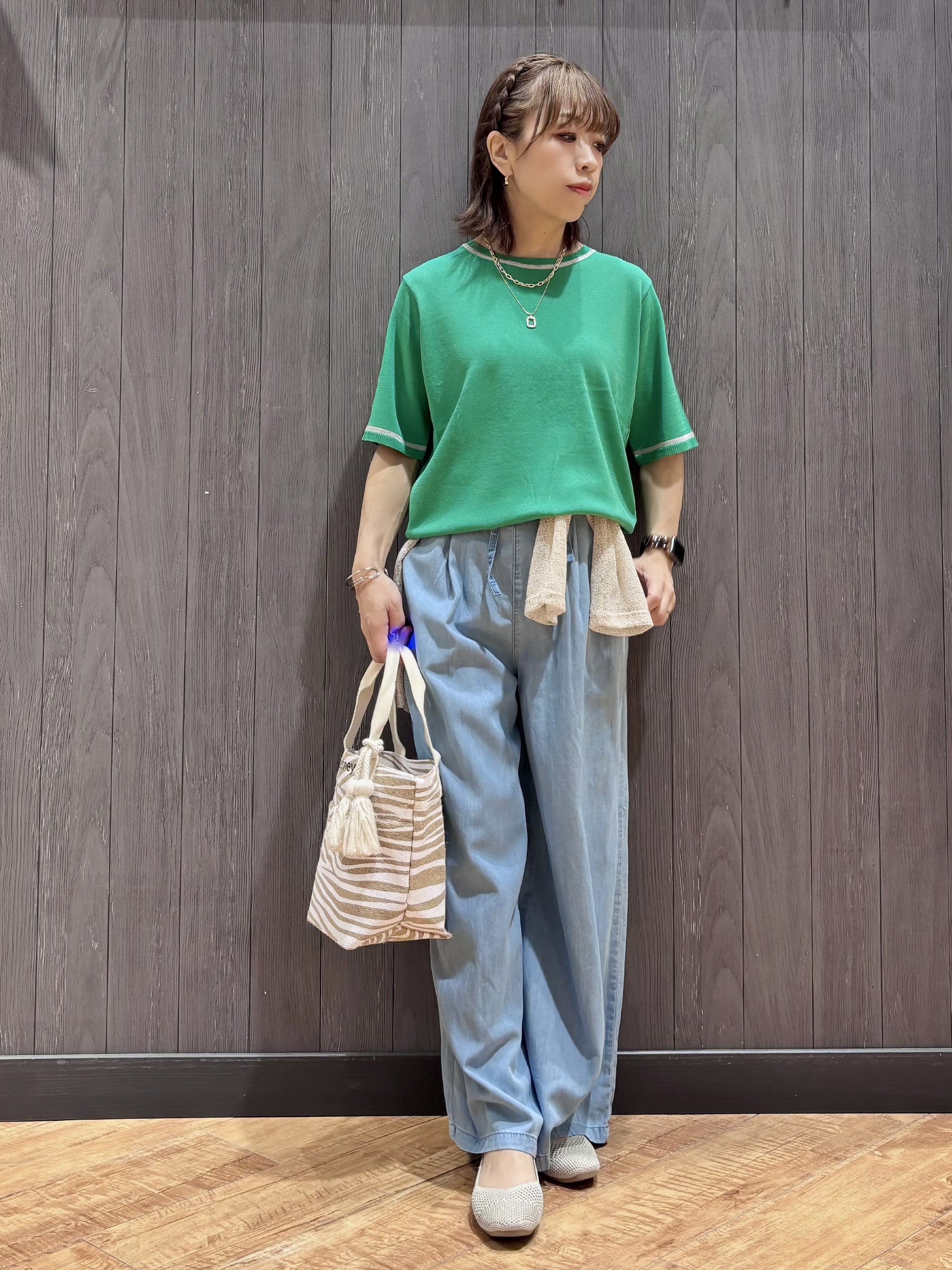 meiさんの「SHOO･LA･RUE｜【洗濯機可/S-LL】キラッと華やか ラメライン五分袖ニット」を使ったコーディネート